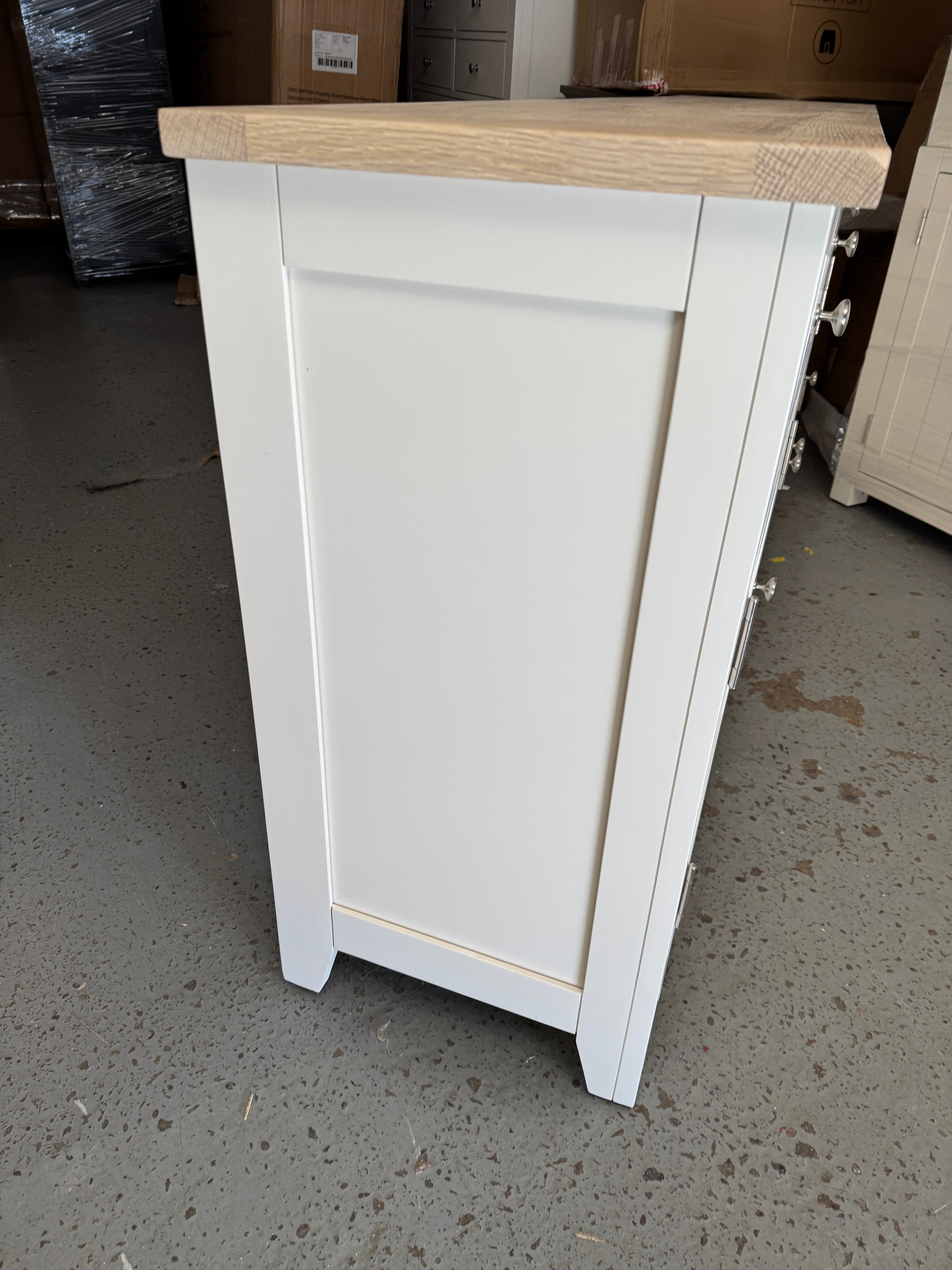 CHESTER CLASSIC CREAM
Extra Large Sideboard Quality Furniture Clearance Ltd