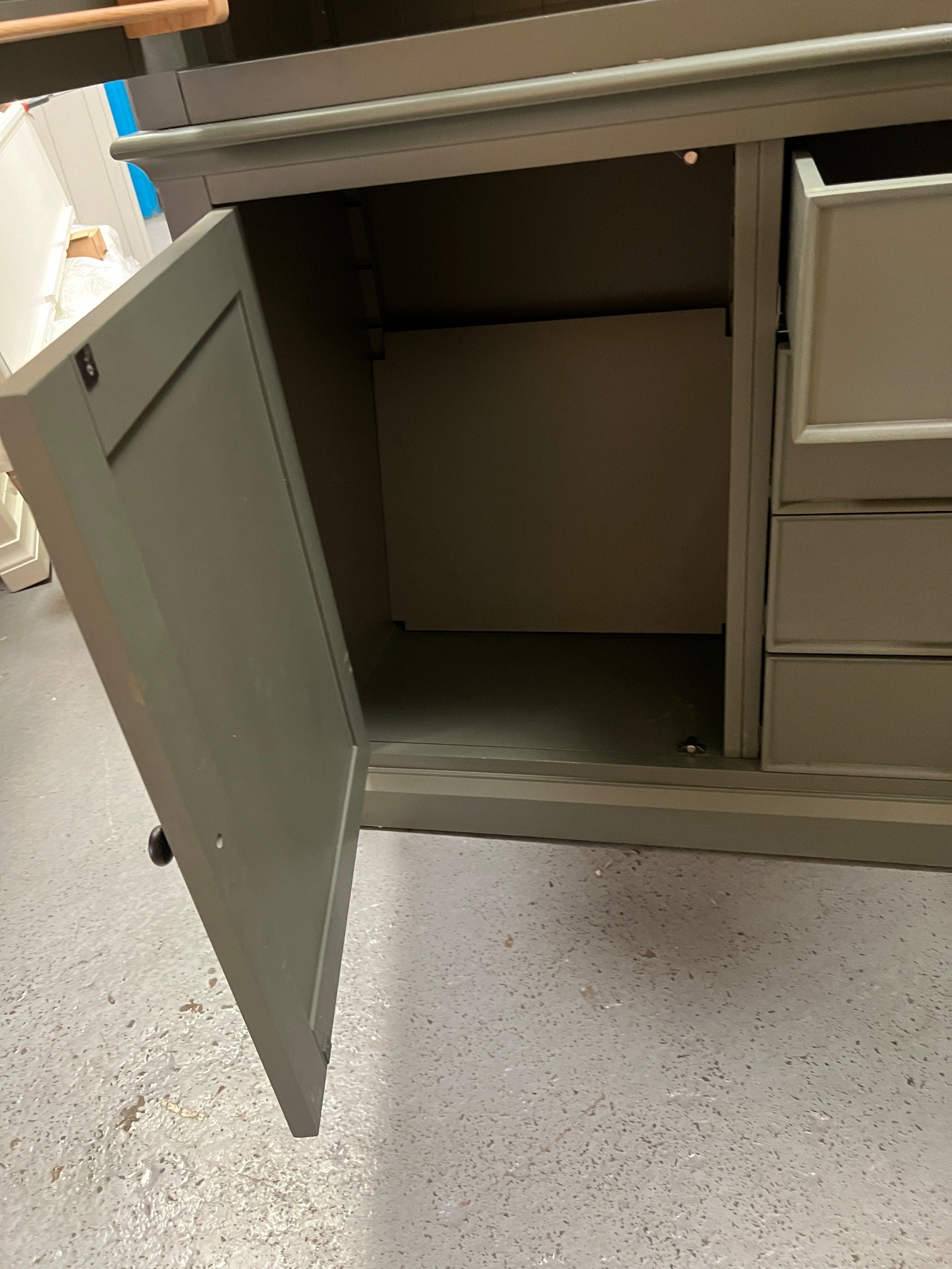 STOW FOREST GREEN
Grand Triple Larder Quality Furniture Clearance Ltd