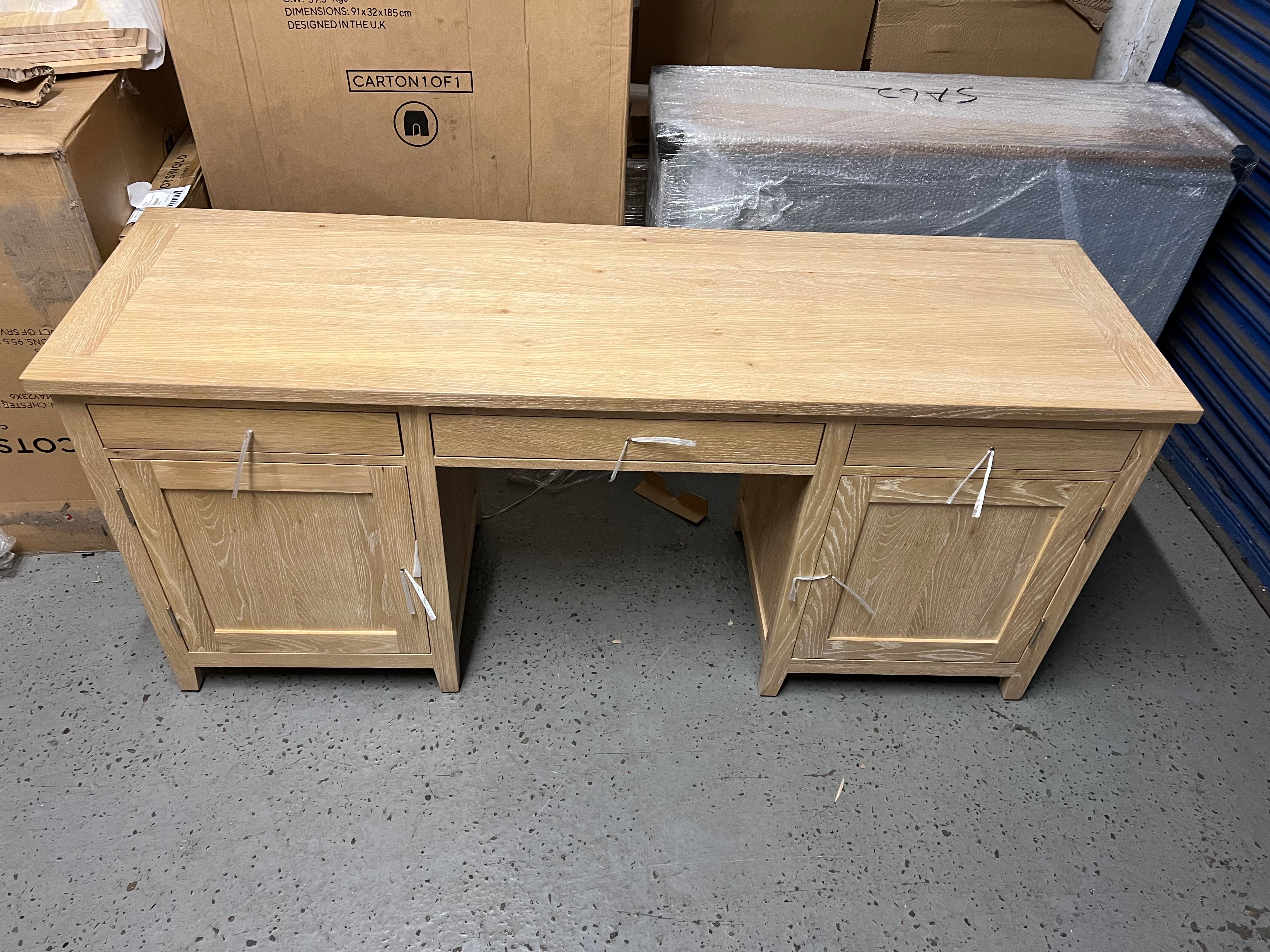 INGLESHAM WHITEWASH OAK
Double Pedestal Desk Quality Furniture Clearance Ltd