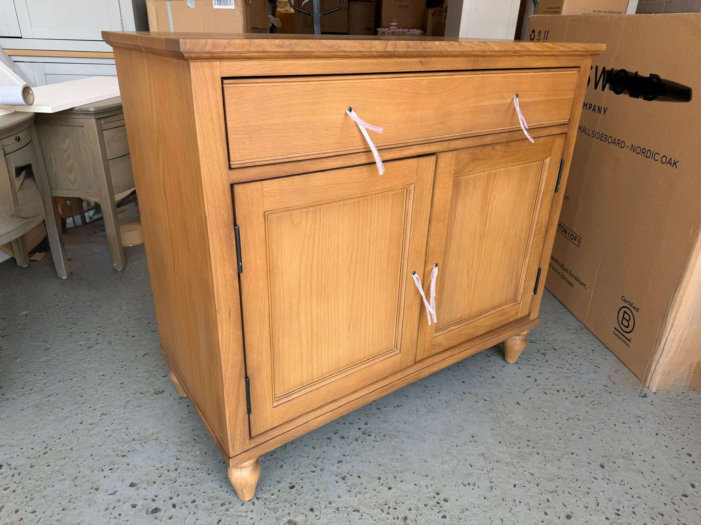 ELKSTONE MELLOW OAK
Small Sideboard Quality Furniture Clearance Ltd