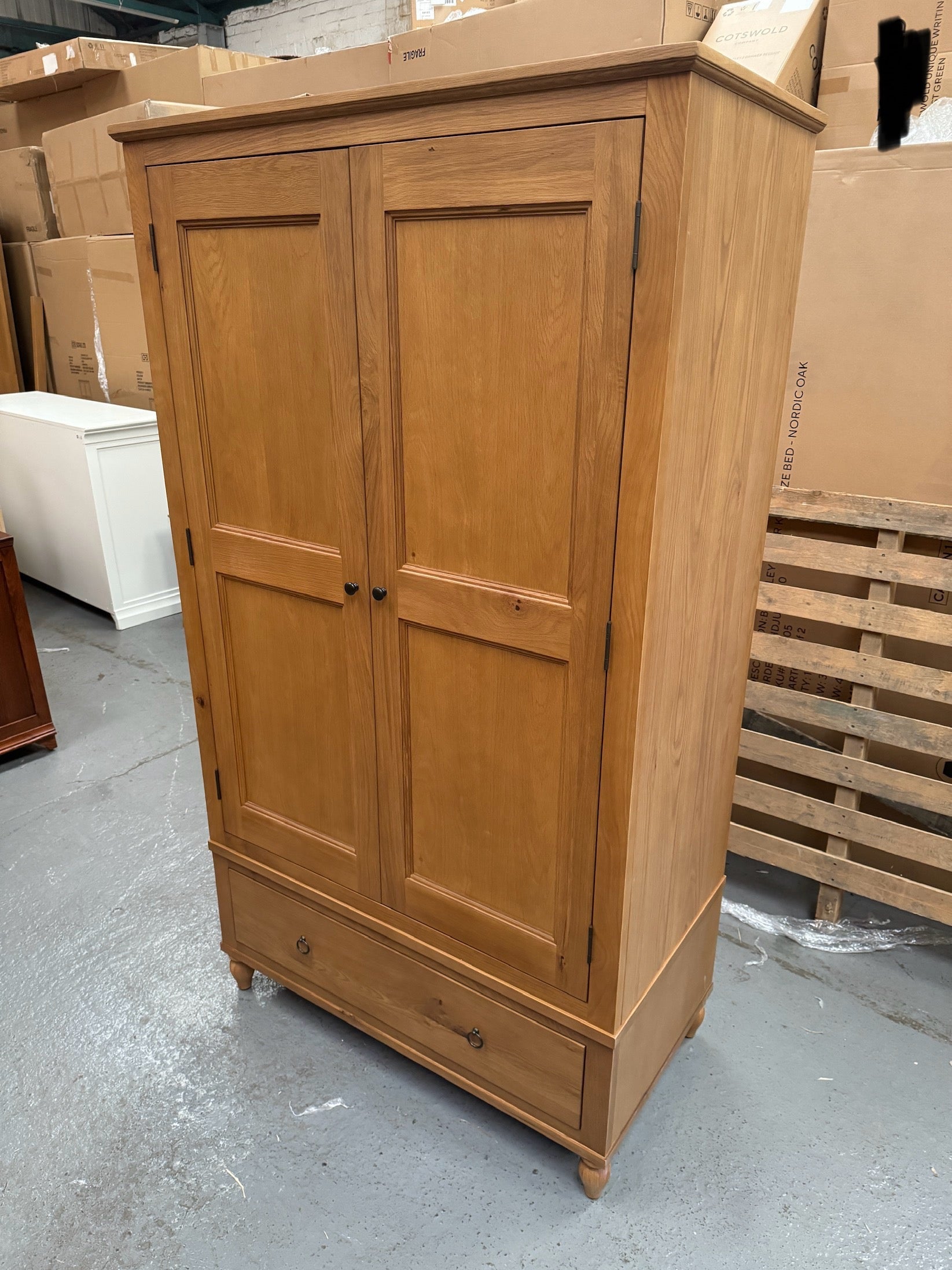 ELKSTONE MELLOW OAK
Double Wardrobe Quality Furniture Clearance Ltd