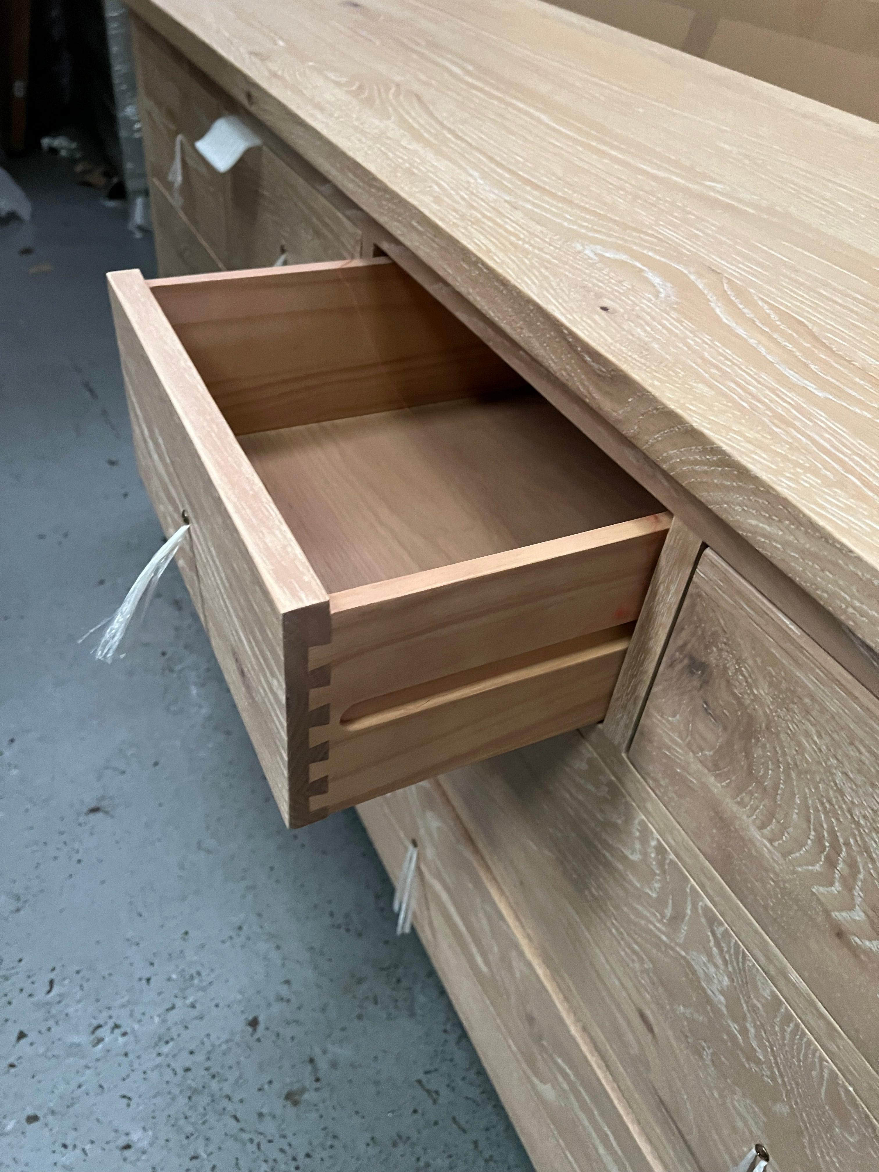 INGLESHAM WHITEWASH OAK
8 Drawer Wide Chest Quality Furniture Clearance Ltd