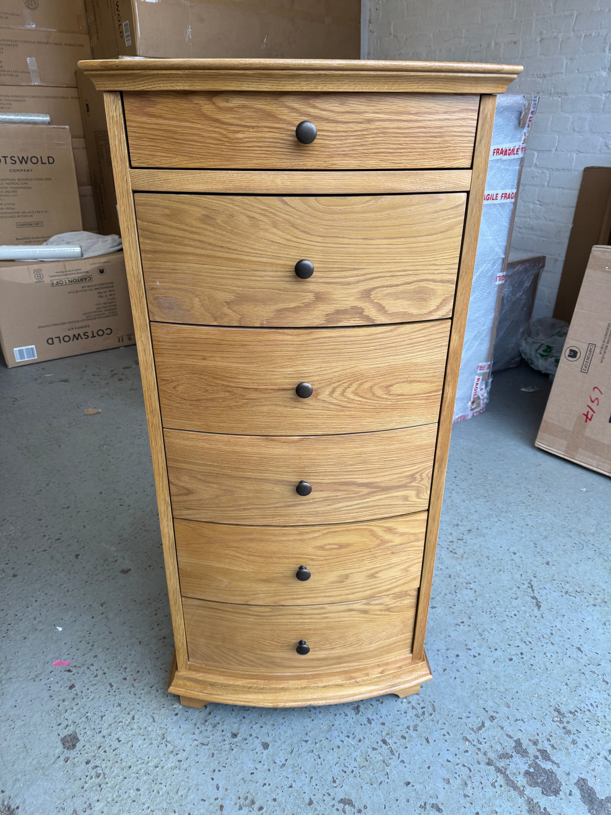 WINCHCOMBE OILED OAK
Vanity Tall Boy Quality Furniture Clearance Ltd