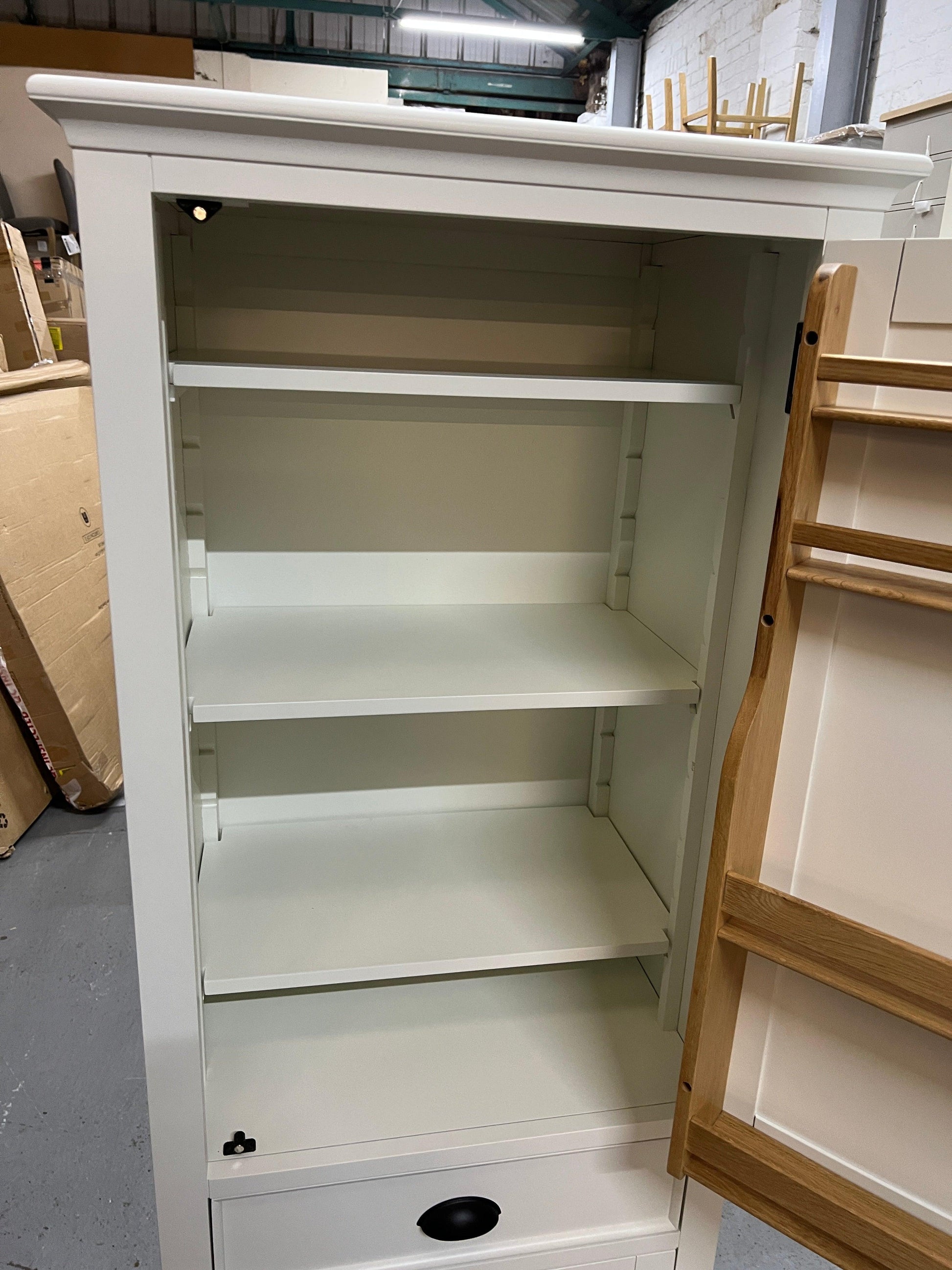 STOW WARM WHITE
Narrow Single Larder Quality Furniture Clearance Ltd