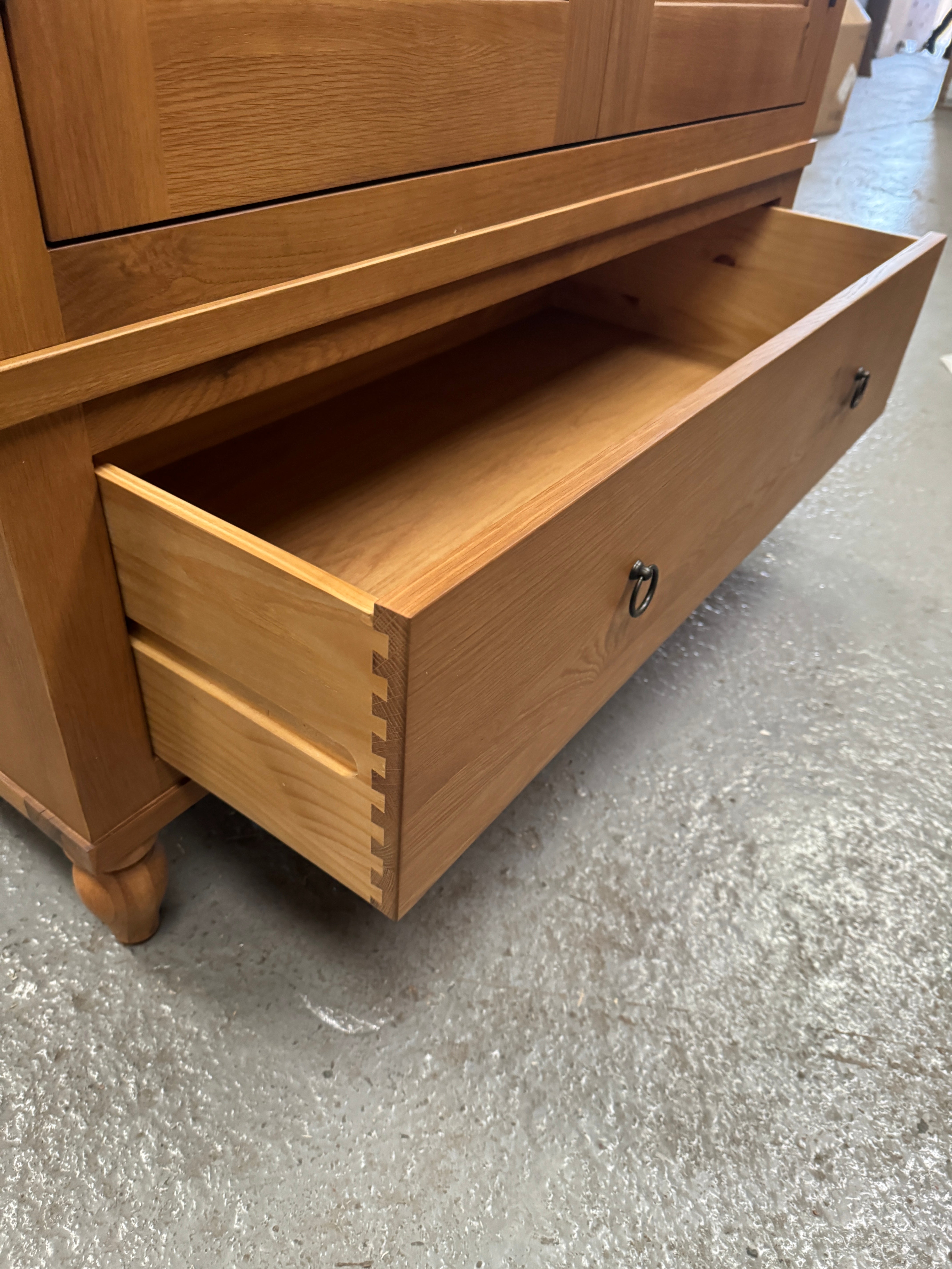 ELKSTONE MELLOW OAK
Double Wardrobe Quality Furniture Clearance Ltd