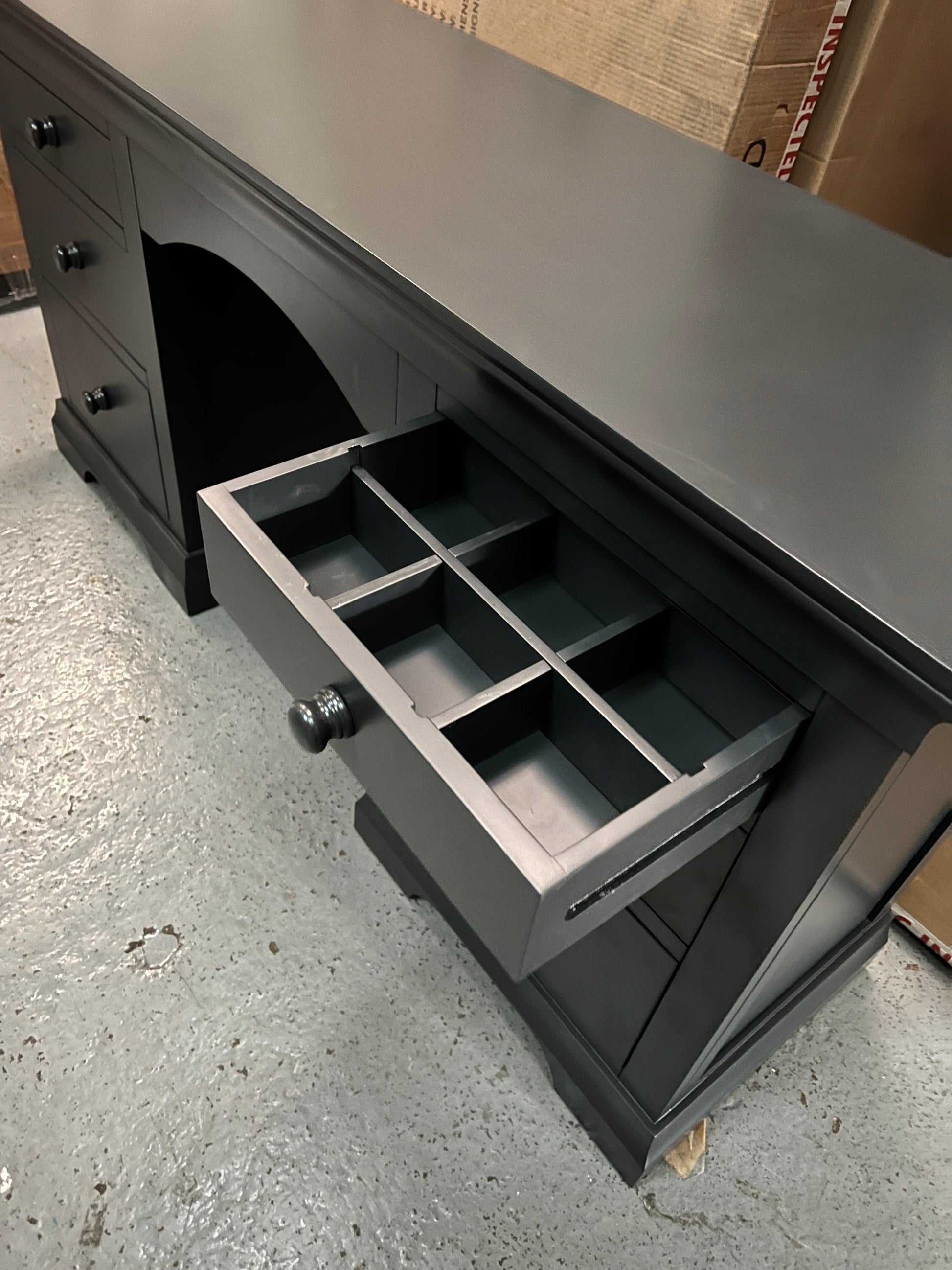 CHANTILLY DUSKY BLACK
Dressing Table Quality Furniture Clearance Ltd