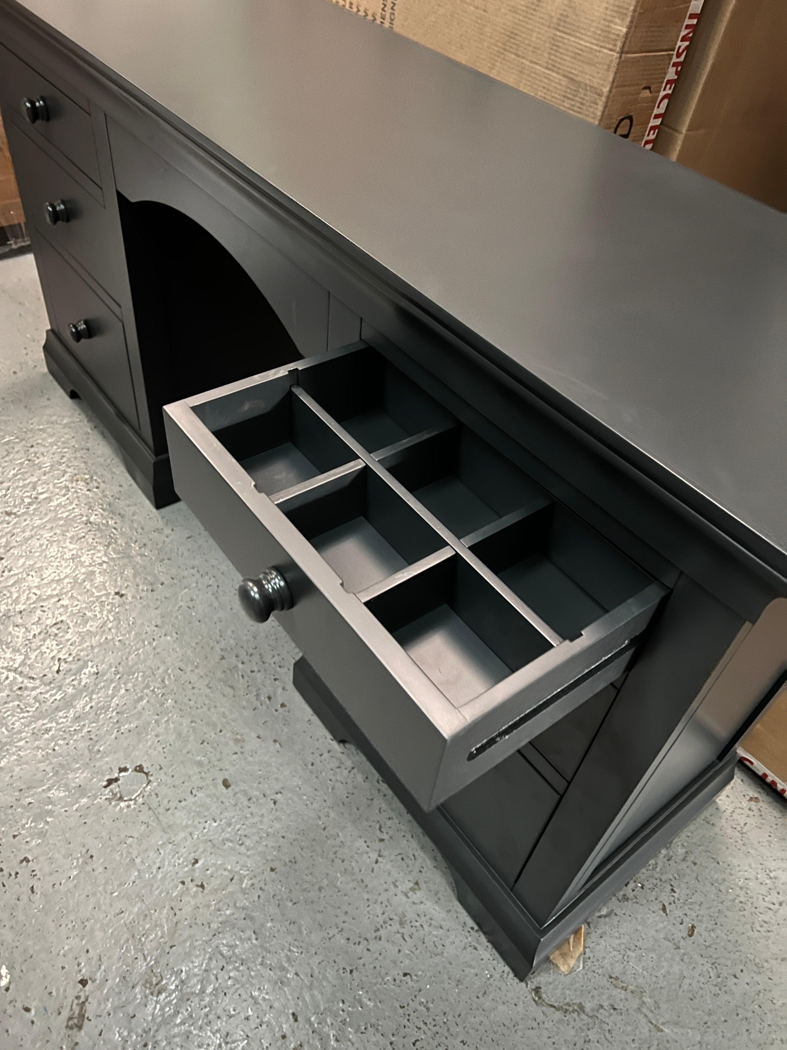 CHANTILLY DUSKY BLACK
Dressing Table Quality Furniture Clearance Ltd