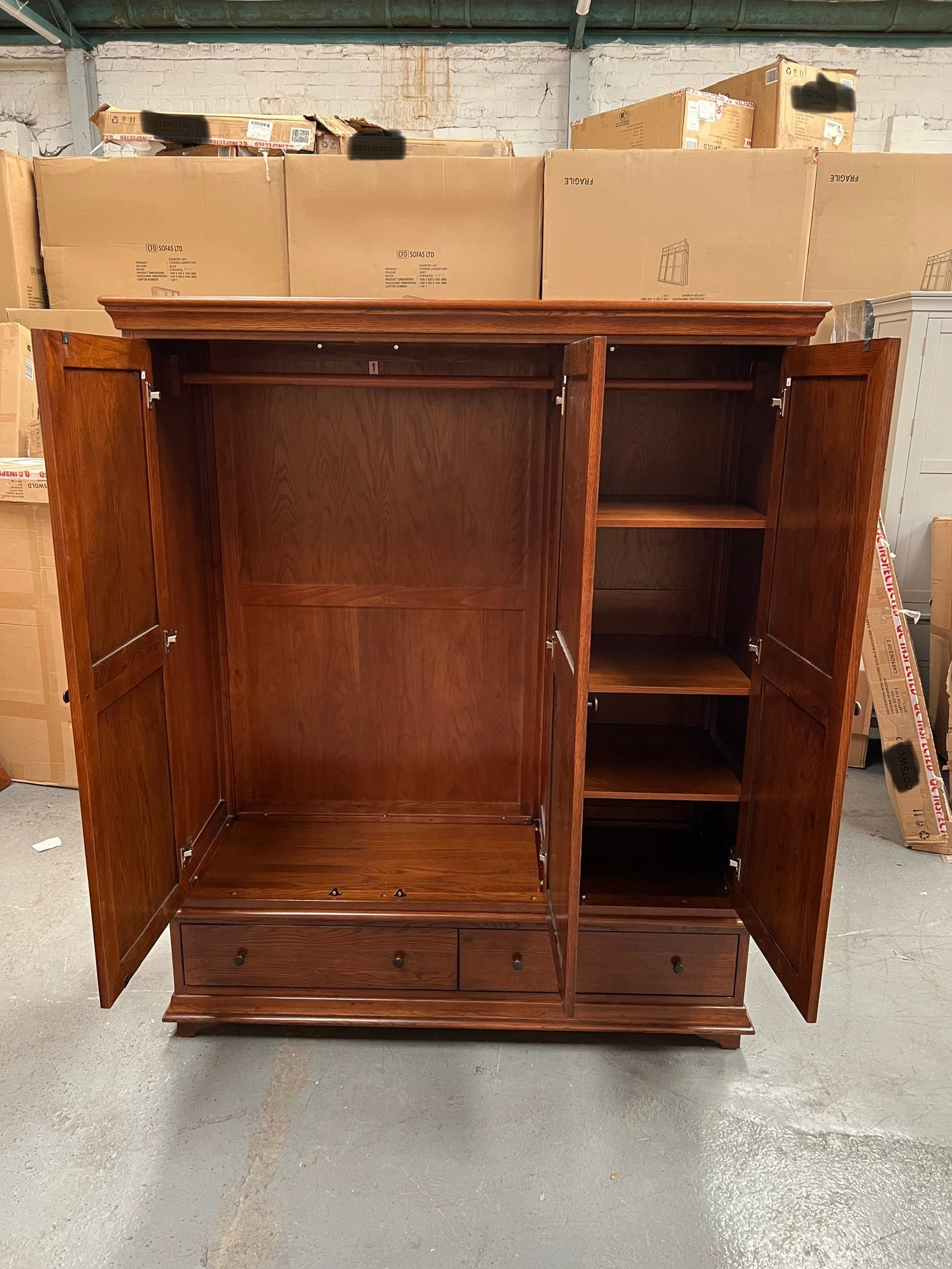 Winchcombe Dark Oak Triple Wardrobe Quality Furniture Clearance Ltd