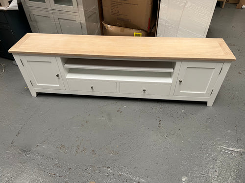 CHESTER PURE WHITE
XXL TV Stand up to 90