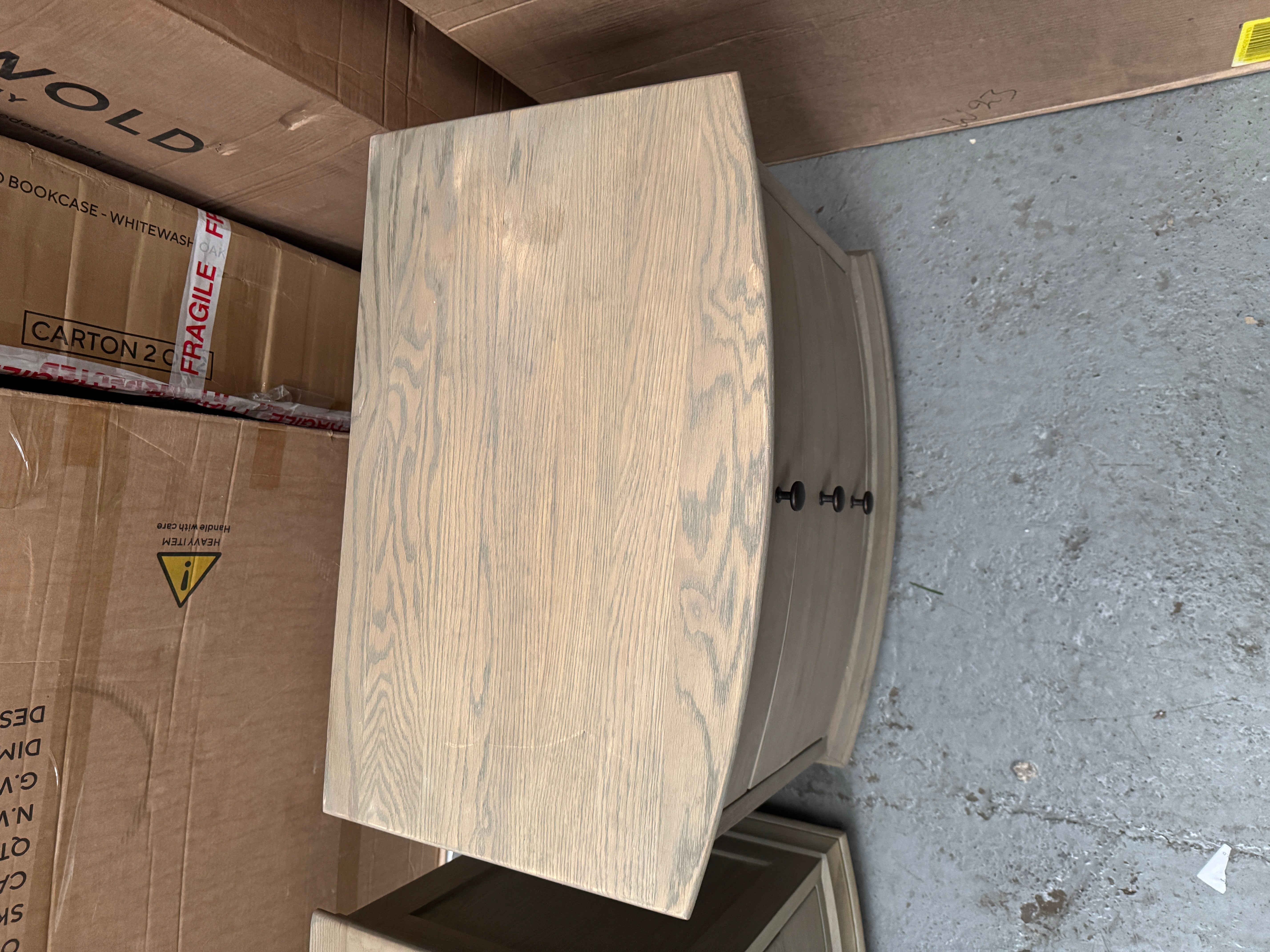 Set of 2 WINCHCOMBE SMOKED OAK
Winchcome Smoked Oak Wide 3 Drawer Bedside Quality Furniture Clearance Ltd