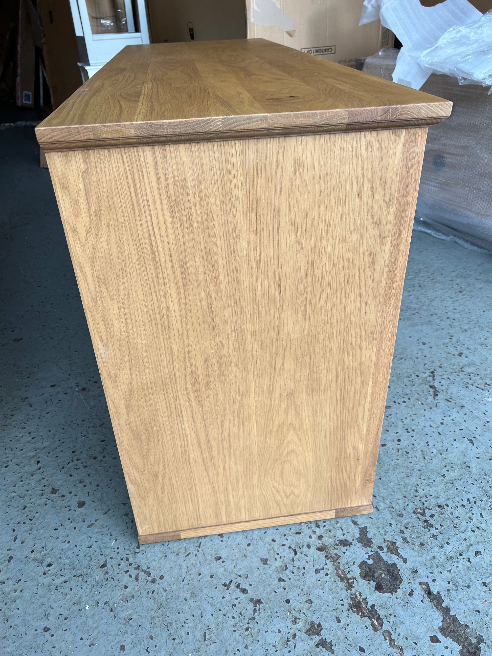 ELKSTONE MELLOW OAK
Large Sideboard Quality Furniture Clearance Ltd