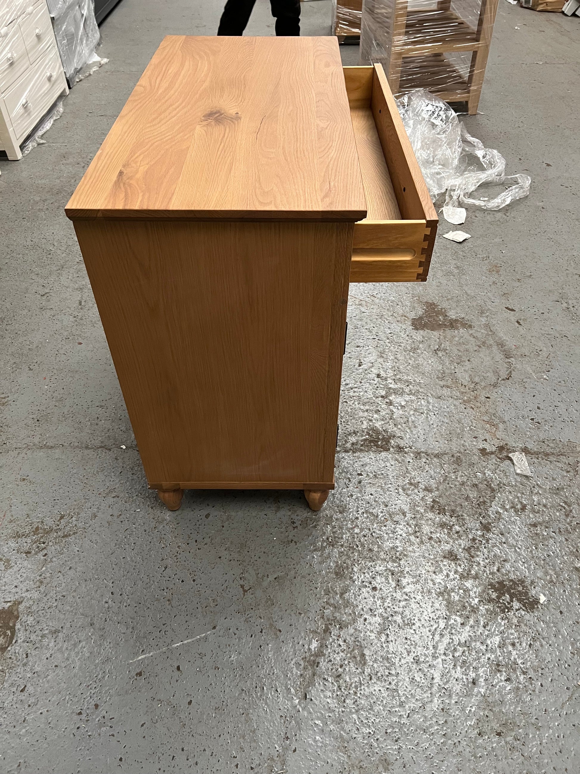 ELKSTONE MELLOW OAK
Small Sideboard Quality Furniture Clearance Ltd