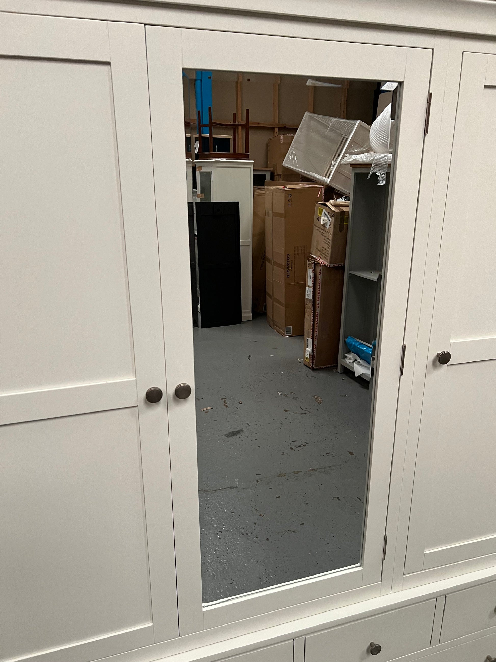 CHANTILLY WARM WHITE
Grand Triple Wardrobe Quality Furniture Clearance Ltd