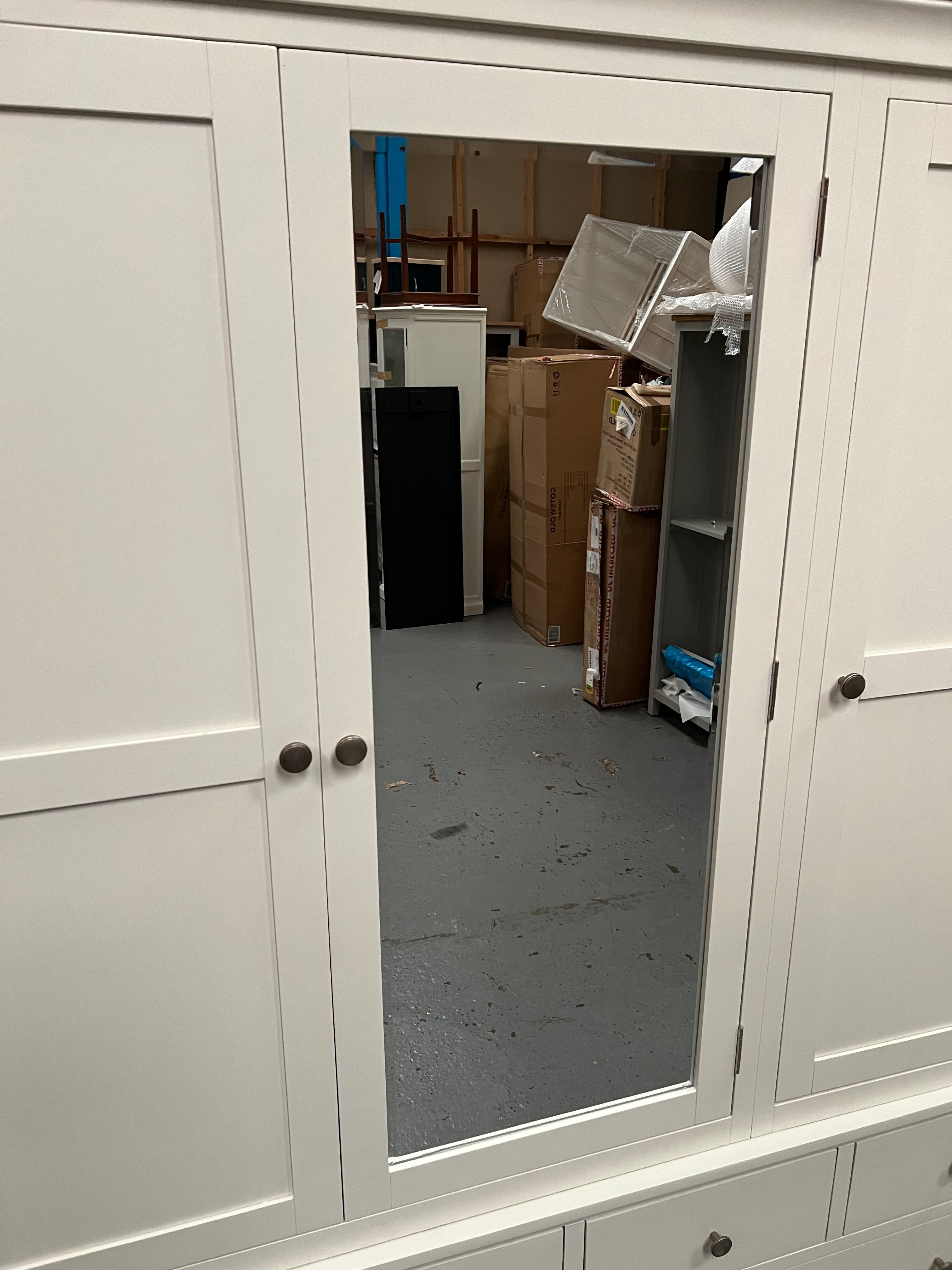 CHANTILLY WARM WHITE
Grand Triple Wardrobe Quality Furniture Clearance Ltd