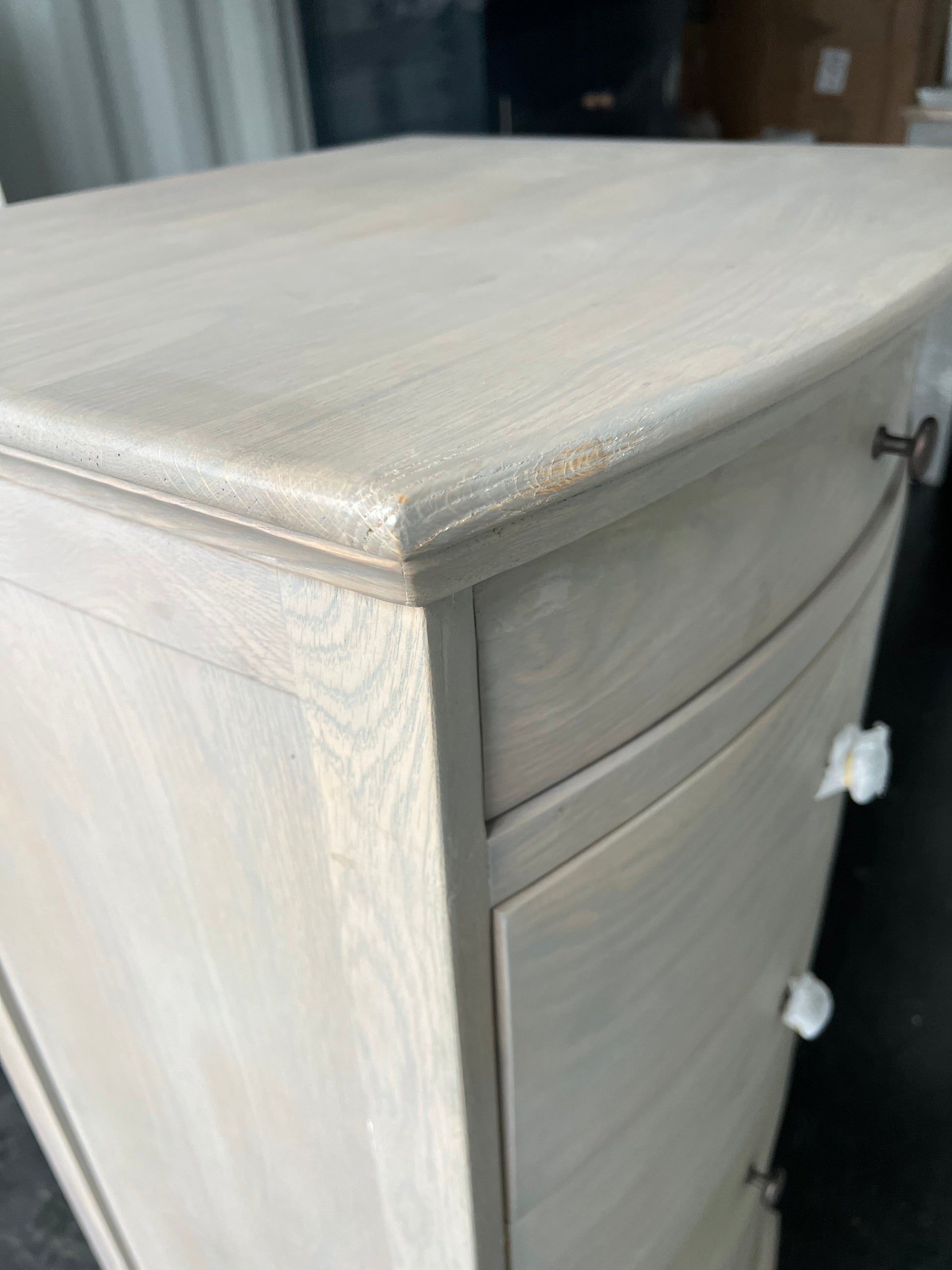 WINCHCOMBE SMOKED OAK
Vanity Tall Boy Quality Furniture Clearance Ltd