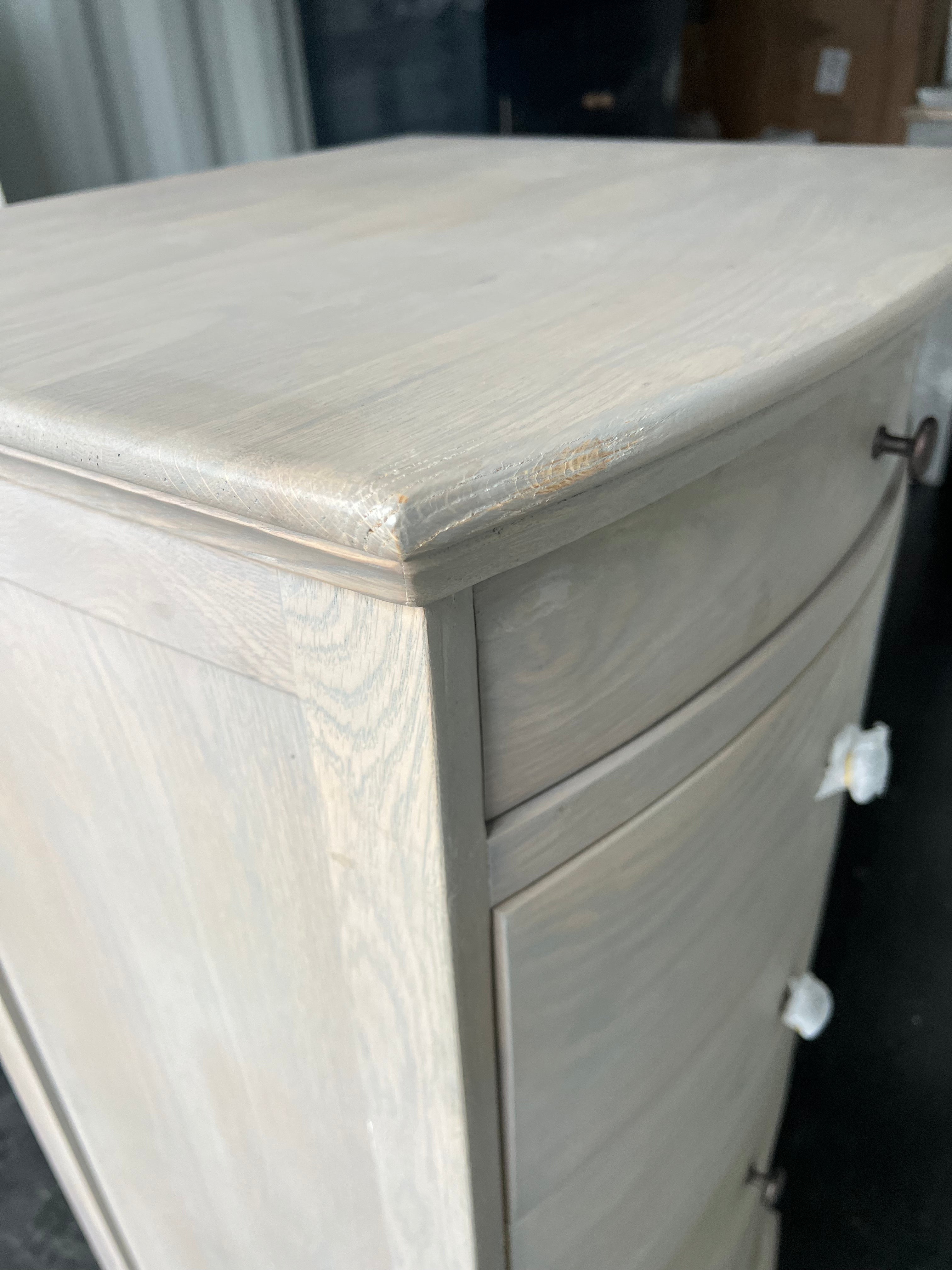 WINCHCOMBE SMOKED OAK
Vanity Tall Boy Quality Furniture Clearance Ltd