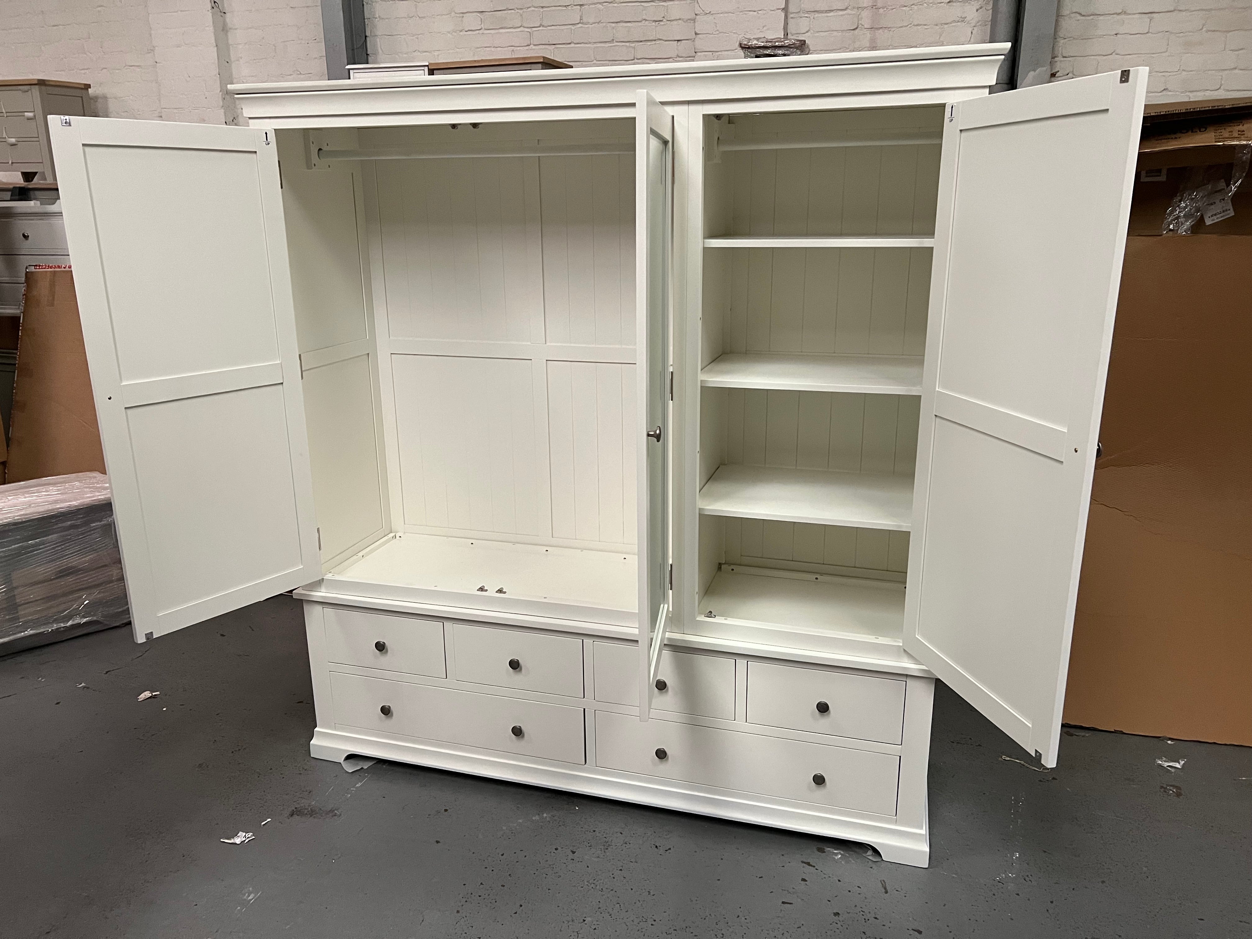 CHANTILLY WARM WHITE
Grand Triple Wardrobe Quality Furniture Clearance Ltd