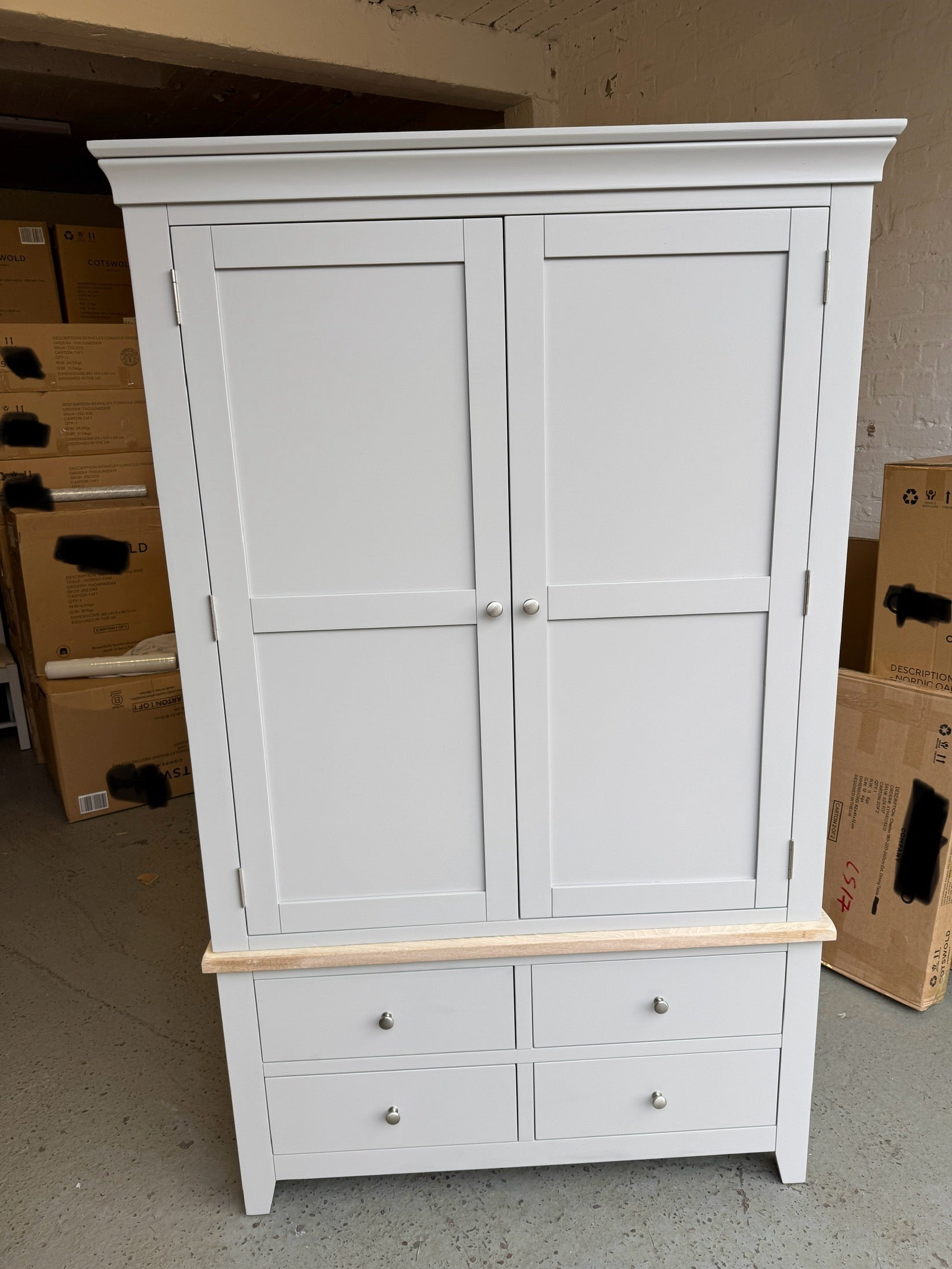 CHESTER DOVE GREY
Linen Cupboard Quality Furniture Clearance Ltd