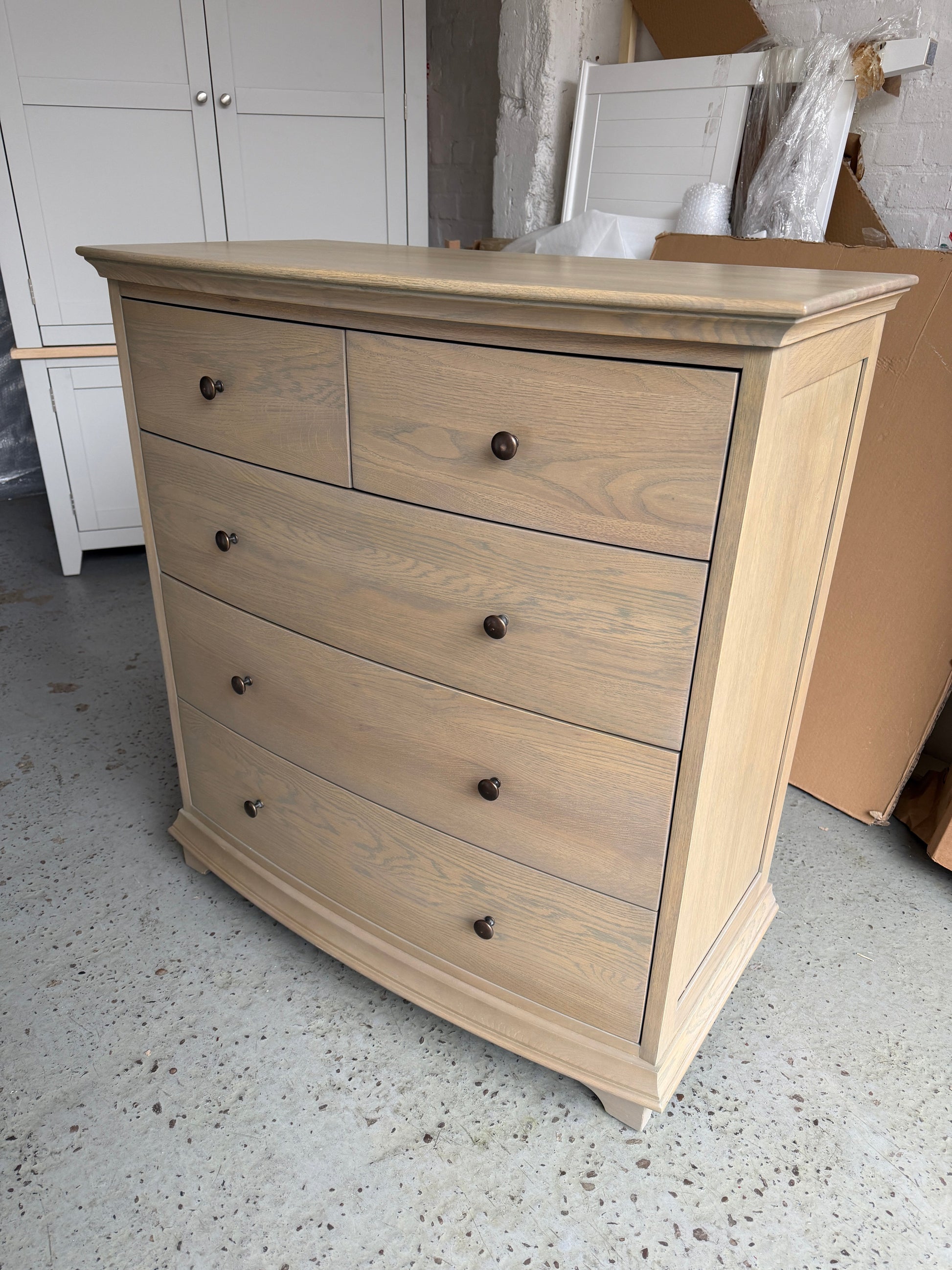 WINCHCOMBE SMOKED OAK
5 Drawer Chest Quality Furniture Clearance Ltd