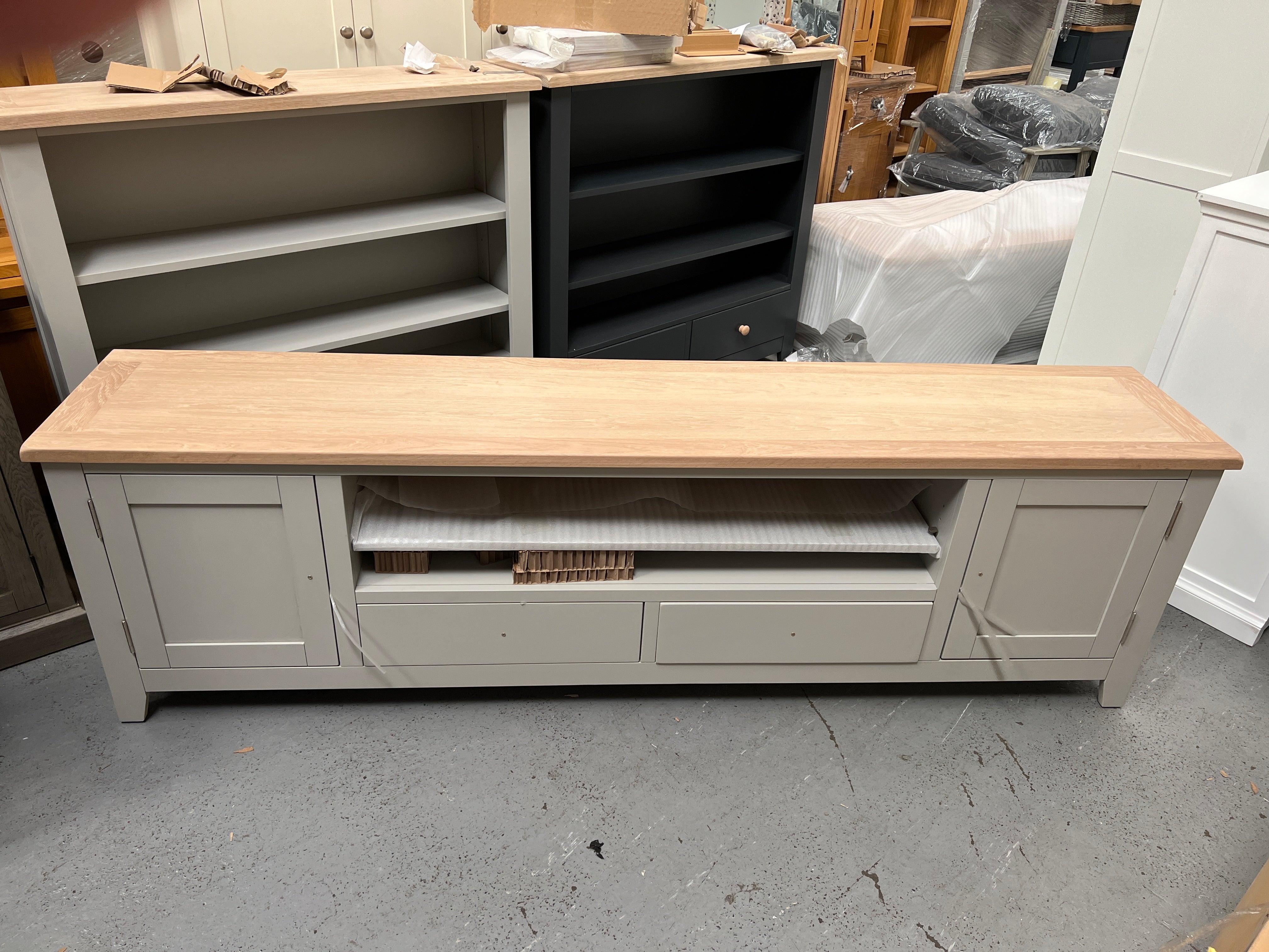 CHESTER DOVE GREY
XXL TV Stand up to 90" Quality Furniture Clearance Ltd