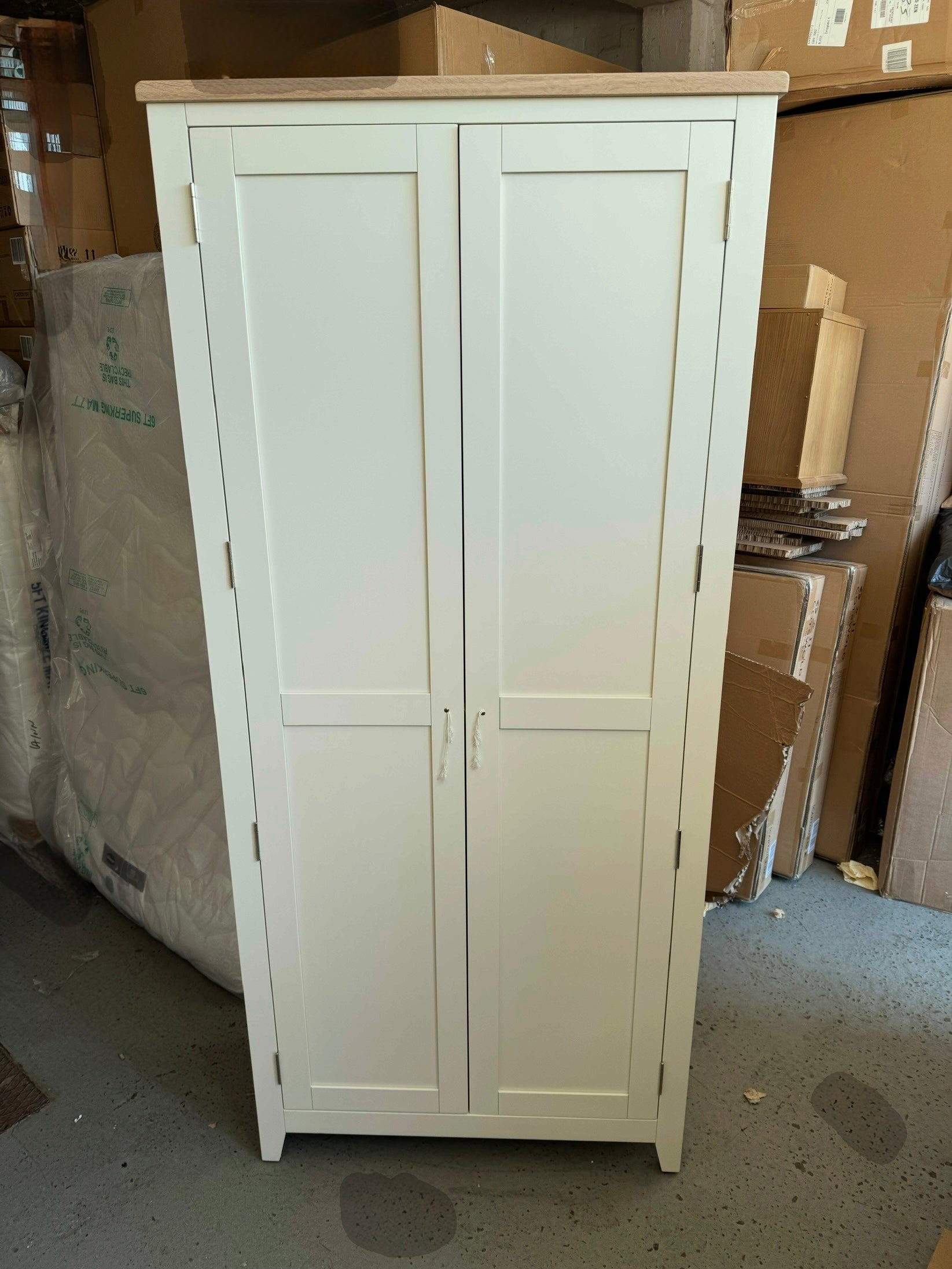 CHESTER CLASSIC CREAM
2 Door Hallway Cupboard Quality Furniture Clearance Ltd