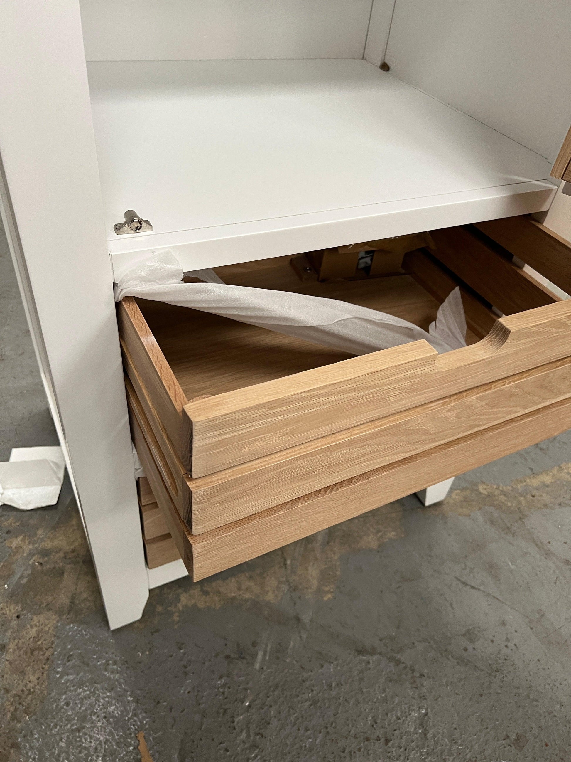 CHESTER PURE WHITE
Narrow Larder Quality Furniture Clearance Ltd