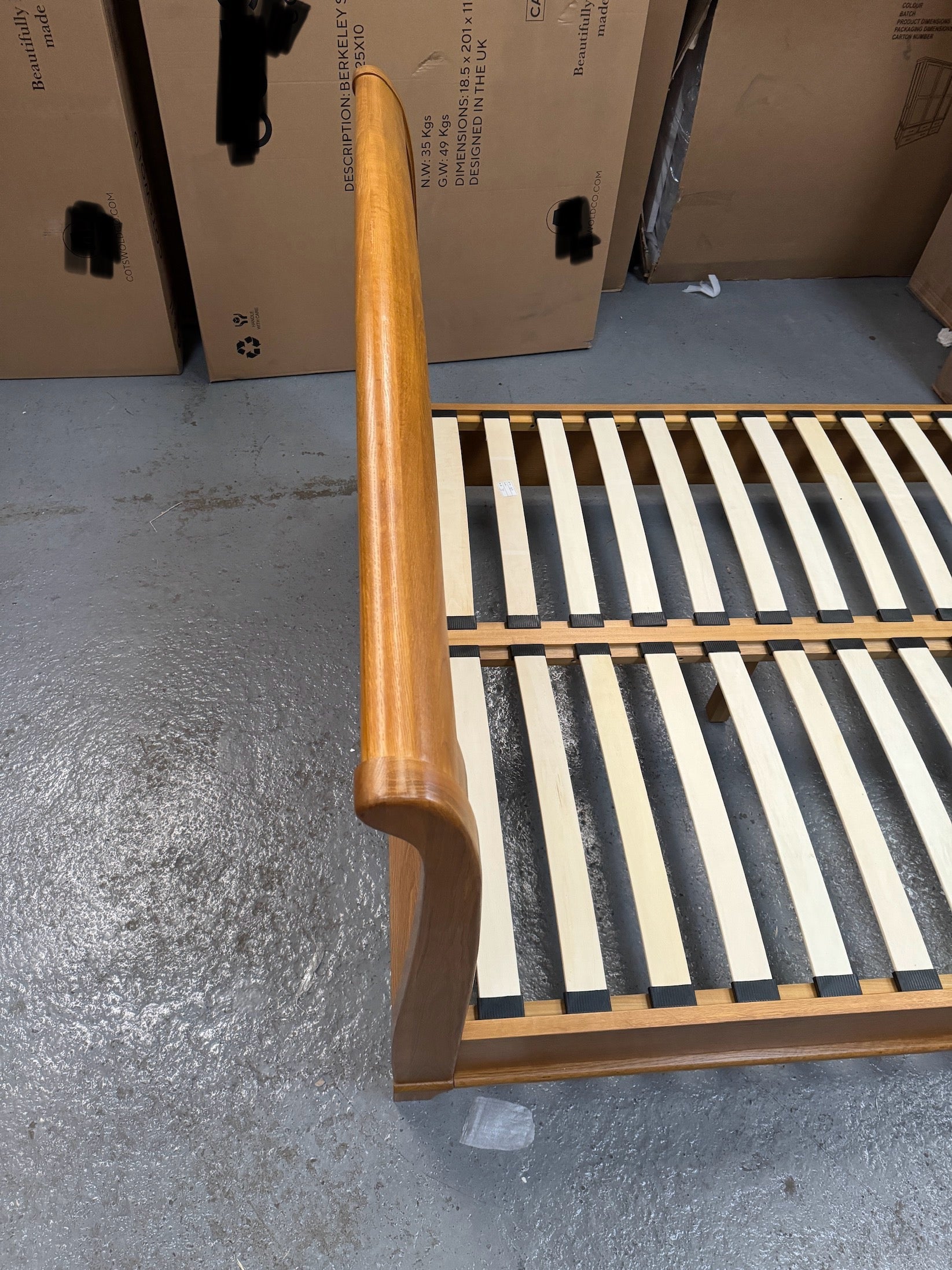 WINCHCOMBE OILED OAK
Double Sleigh Bed Quality Furniture Clearance Ltd