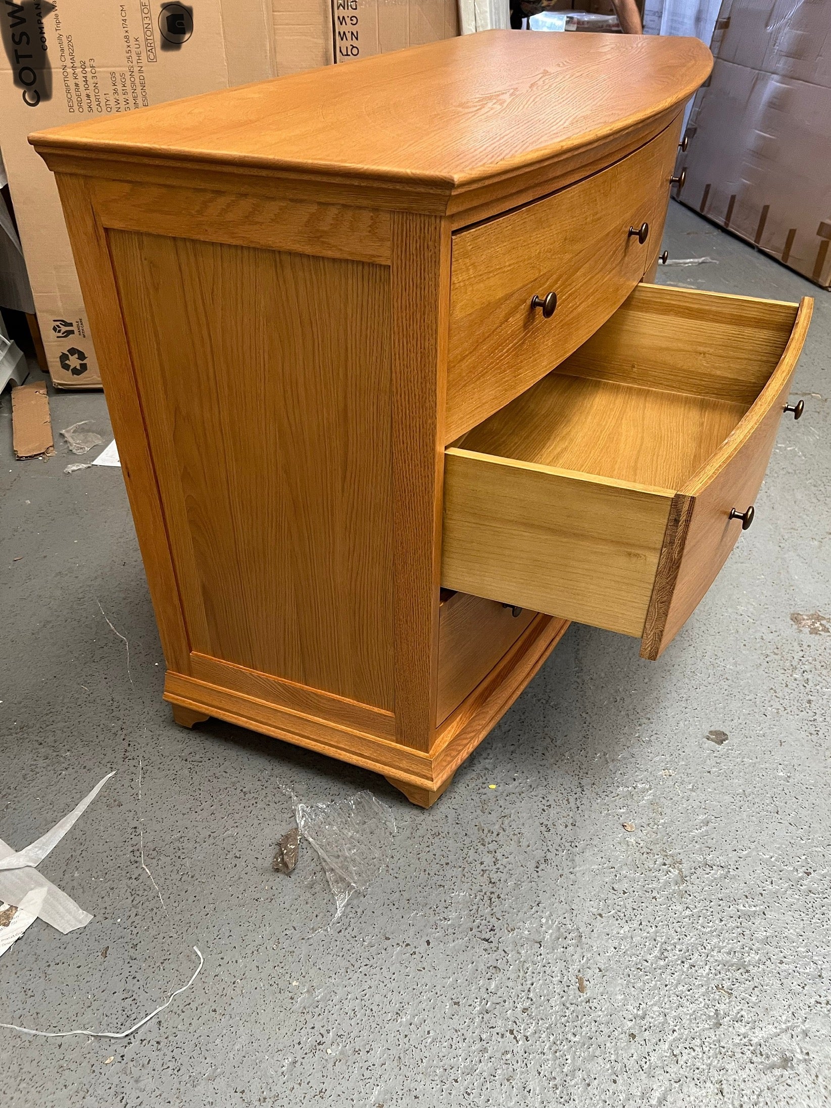 WINCHCOMBE OILED OAK
Low and Wide 6 Drawer Chest Quality Furniture Clearance Ltd