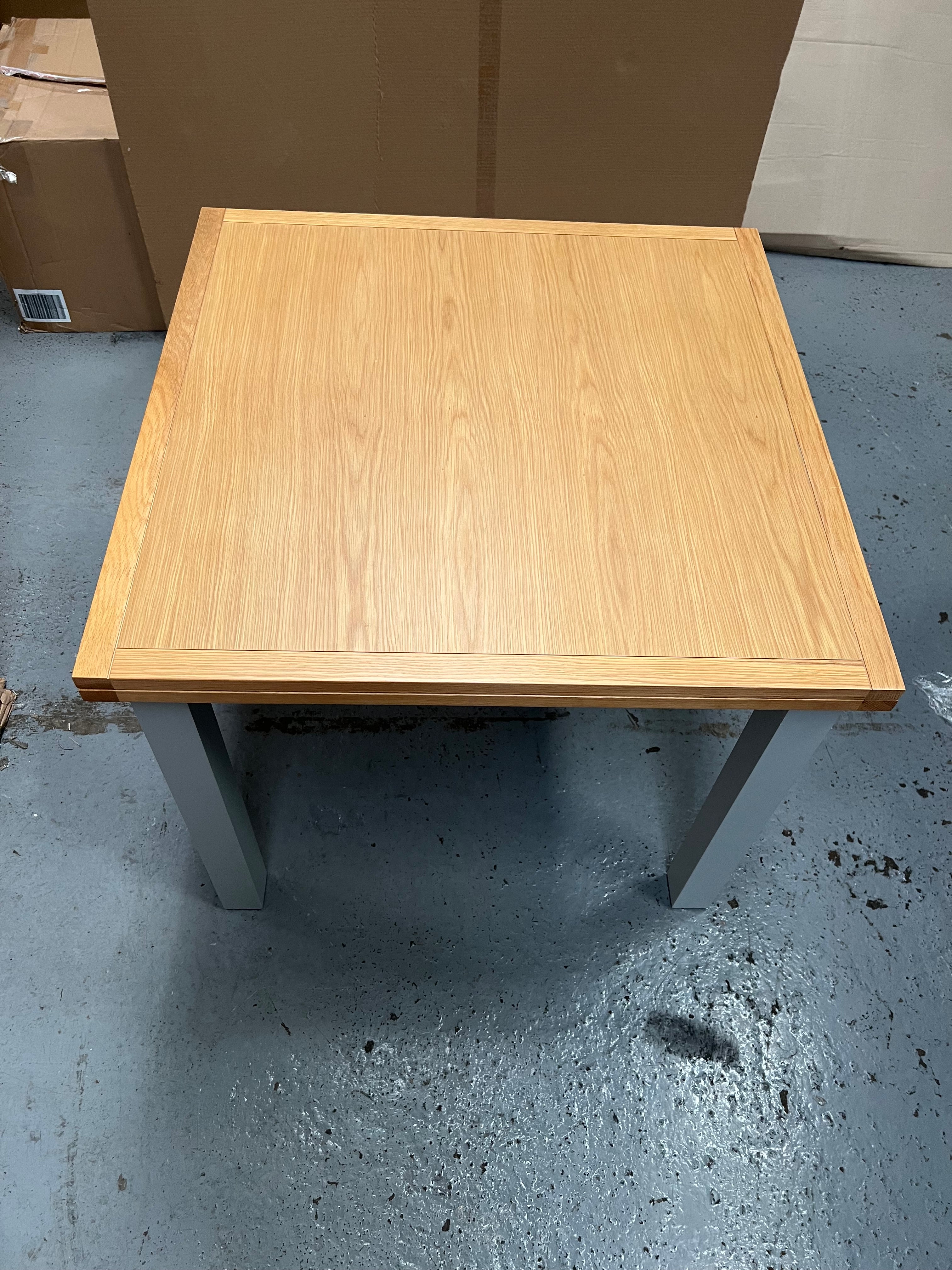 SIMPLY COTSWOLD PEBBLE GREY
4-6 Seater Extending Dining Table Quality Furniture Clearance Ltd