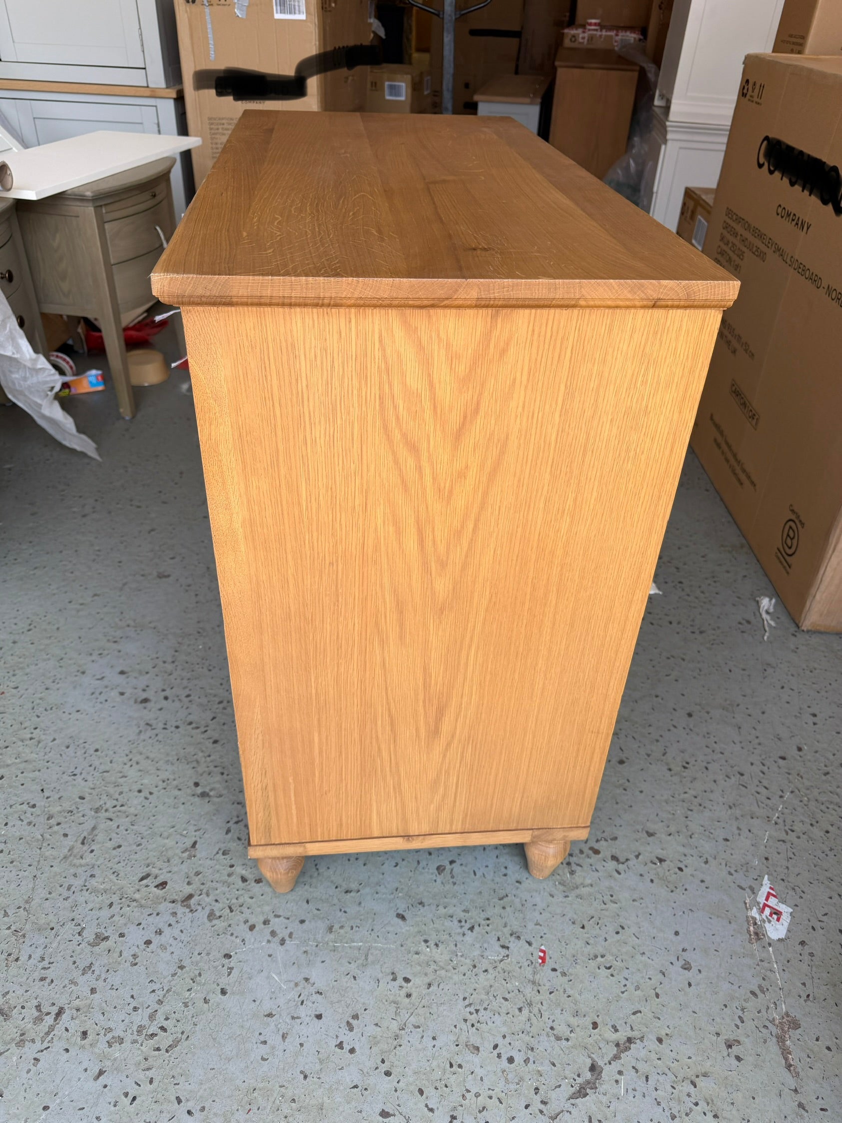ELKSTONE MELLOW OAK
Small Sideboard Quality Furniture Clearance Ltd