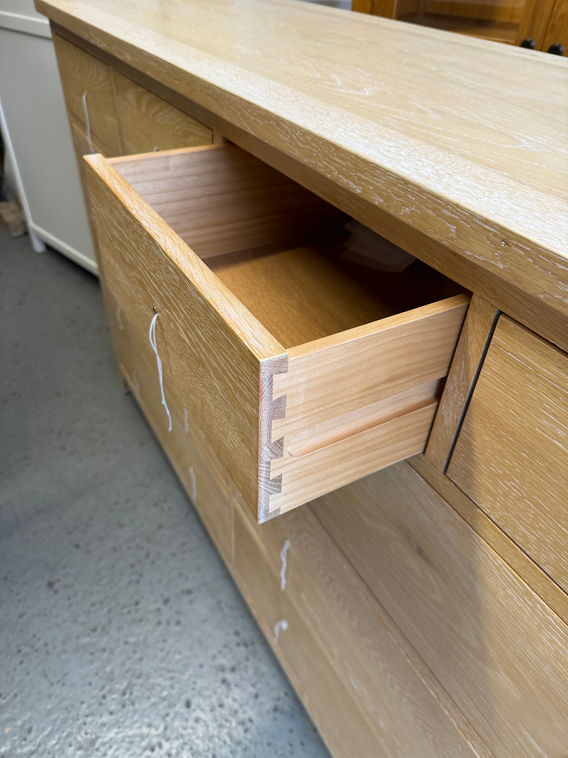 INGLESHAM WHITEWASH OAK 10 Drawer Chest Quality Furniture Clearance Ltd