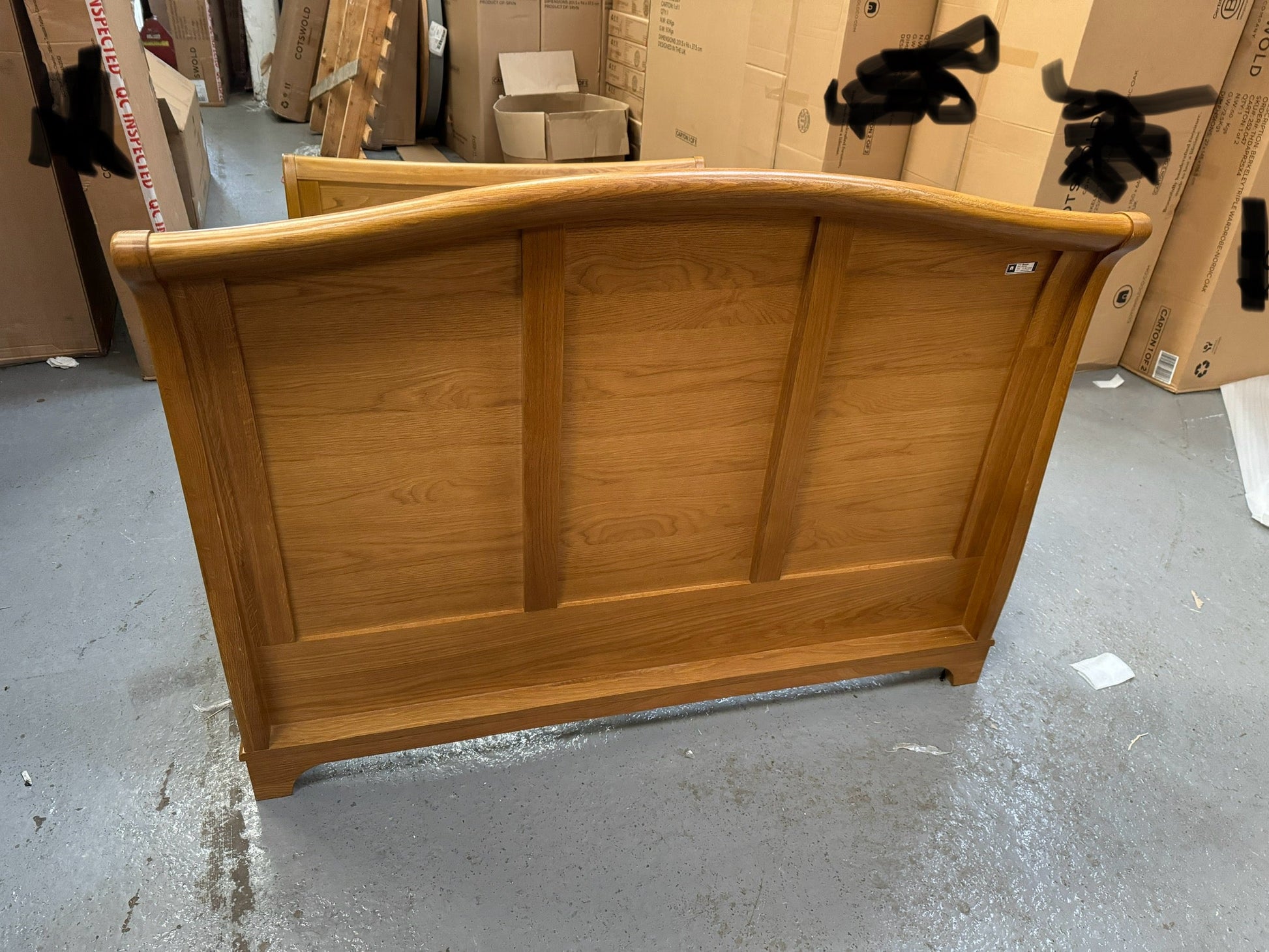 WINCHCOMBE OILED OAK
Double Sleigh Bed Quality Furniture Clearance Ltd