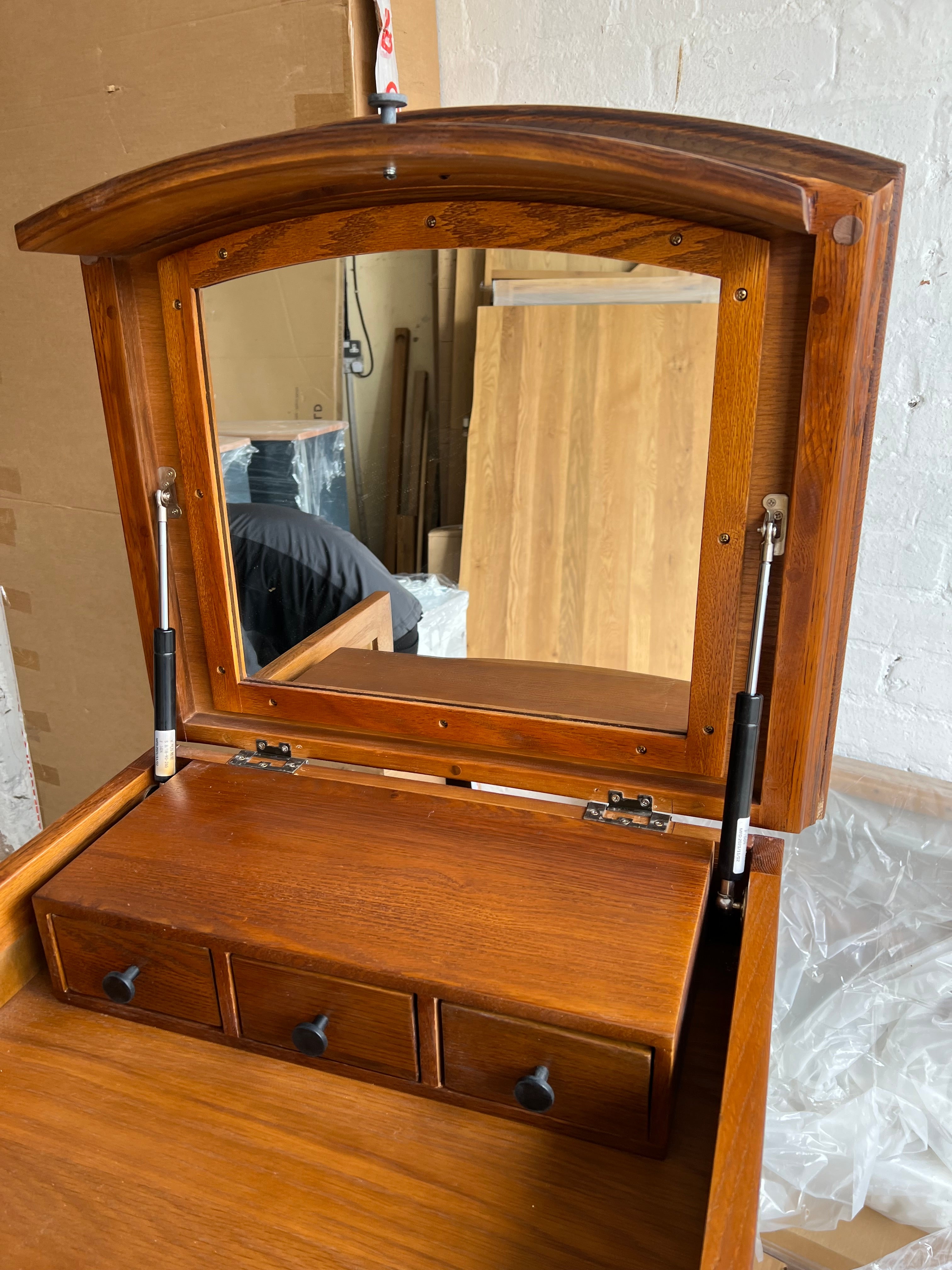 WINCHCOMBE DARK OAK
Vanity Tall Boy Quality Furniture Clearance Ltd