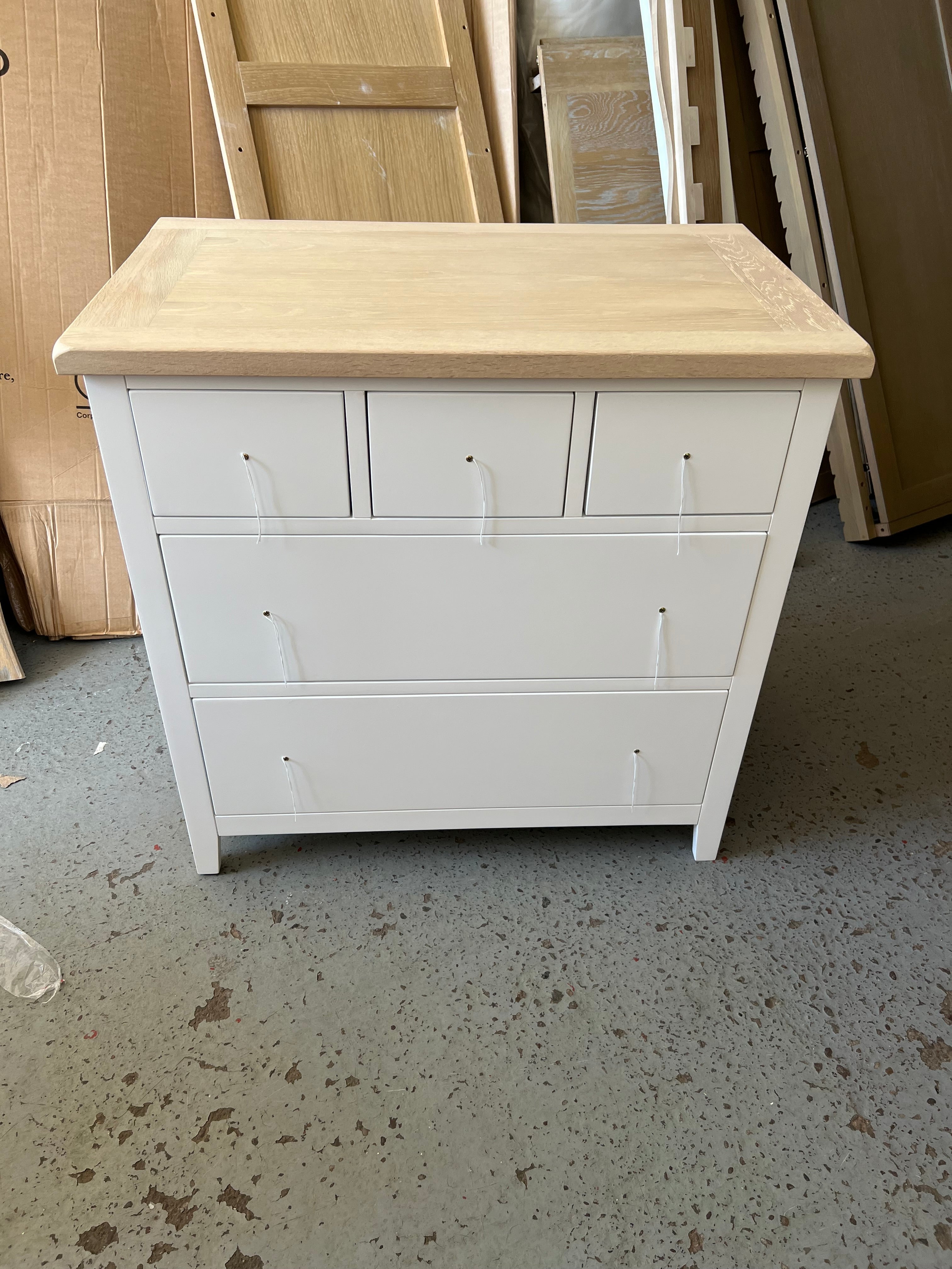 CHESTER PURE WHITE
Small 5 Drawer Chest Quality Furniture Clearance Ltd