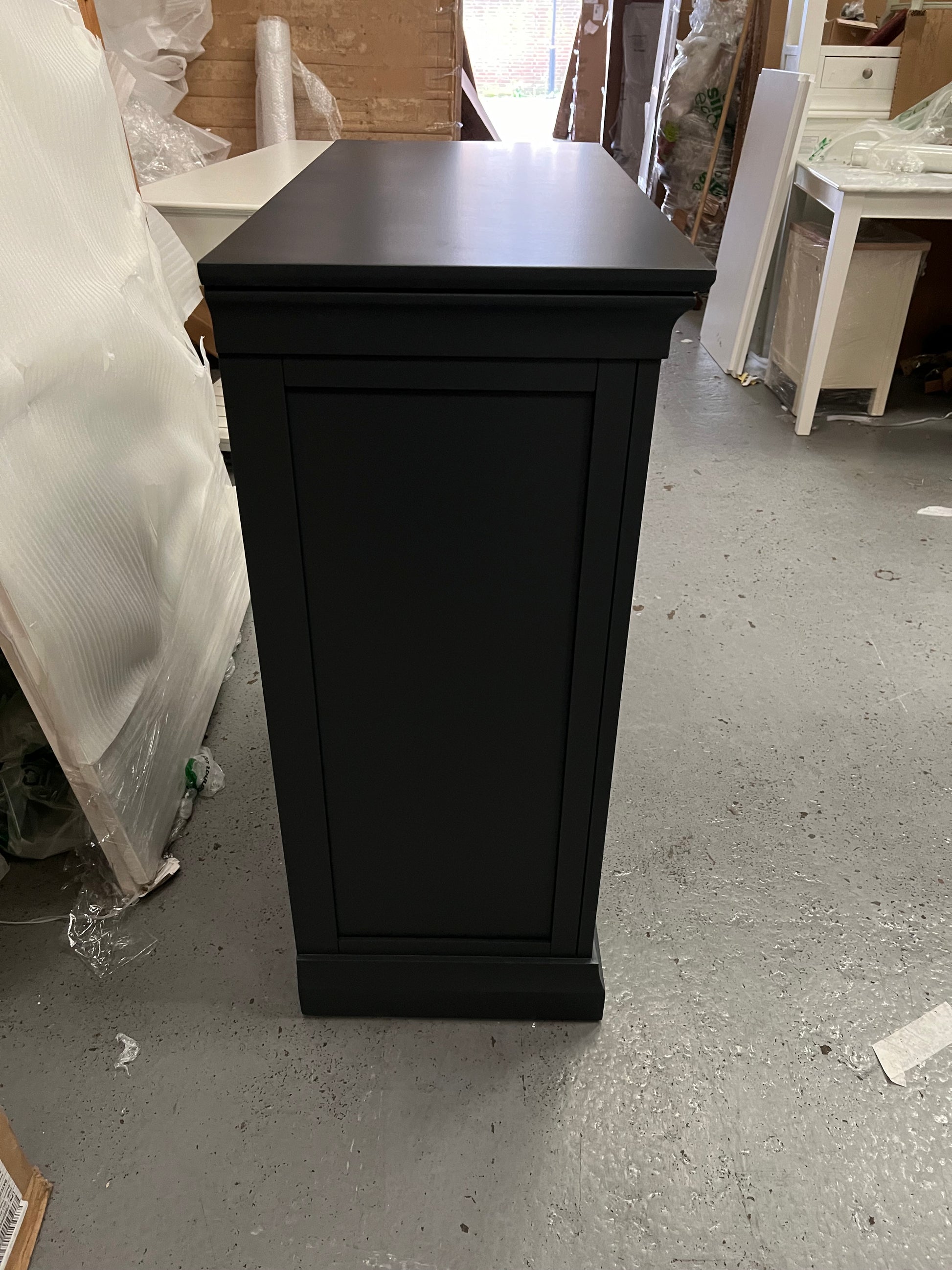 CHANTILLY DUSKY BLACK
2 Over 3 Chest of Drawers Quality Furniture Clearance Ltd