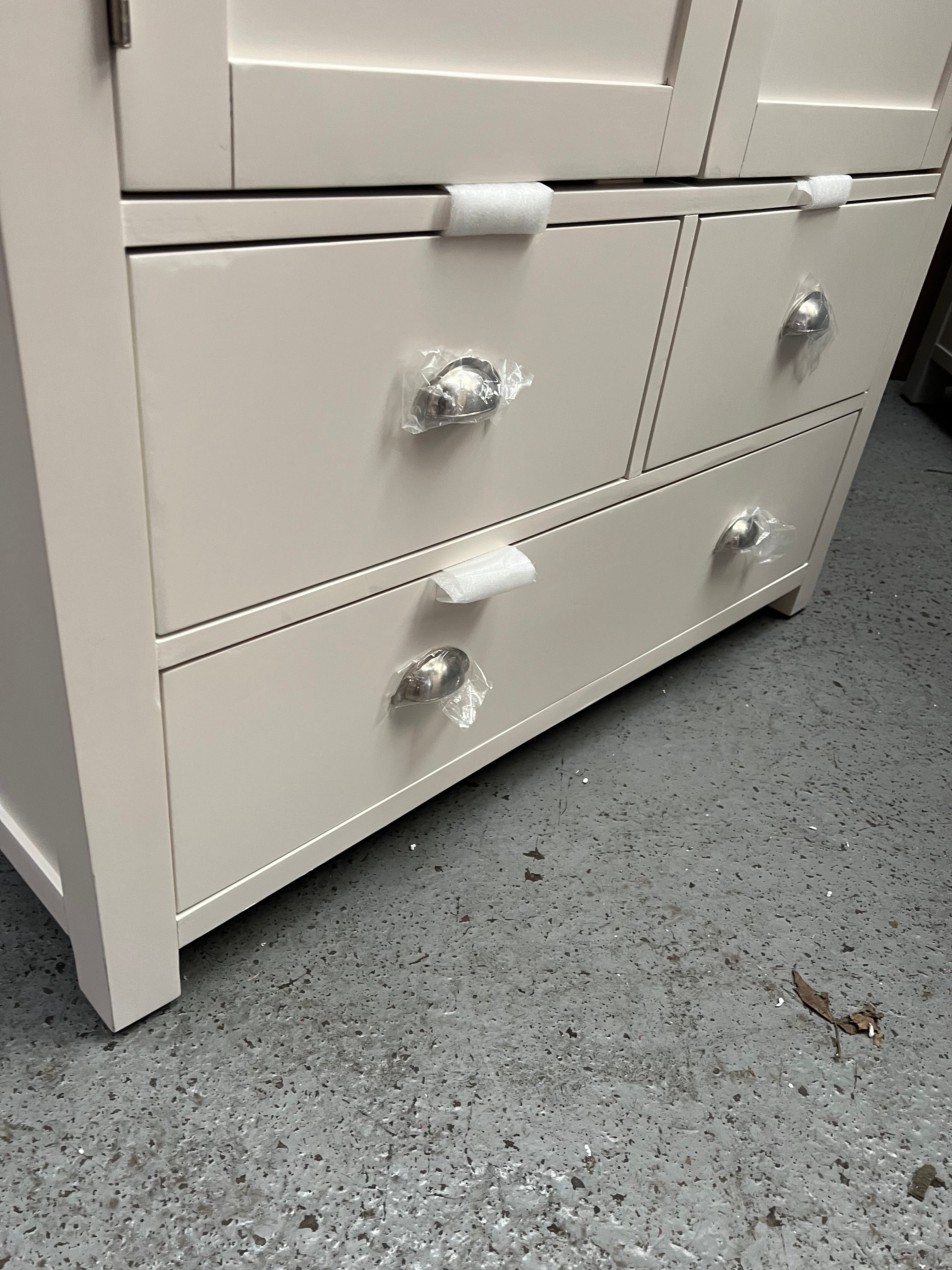 Hampshire ‘Country Life’ Double Larder - Cream Quality Furniture Clearance Ltd