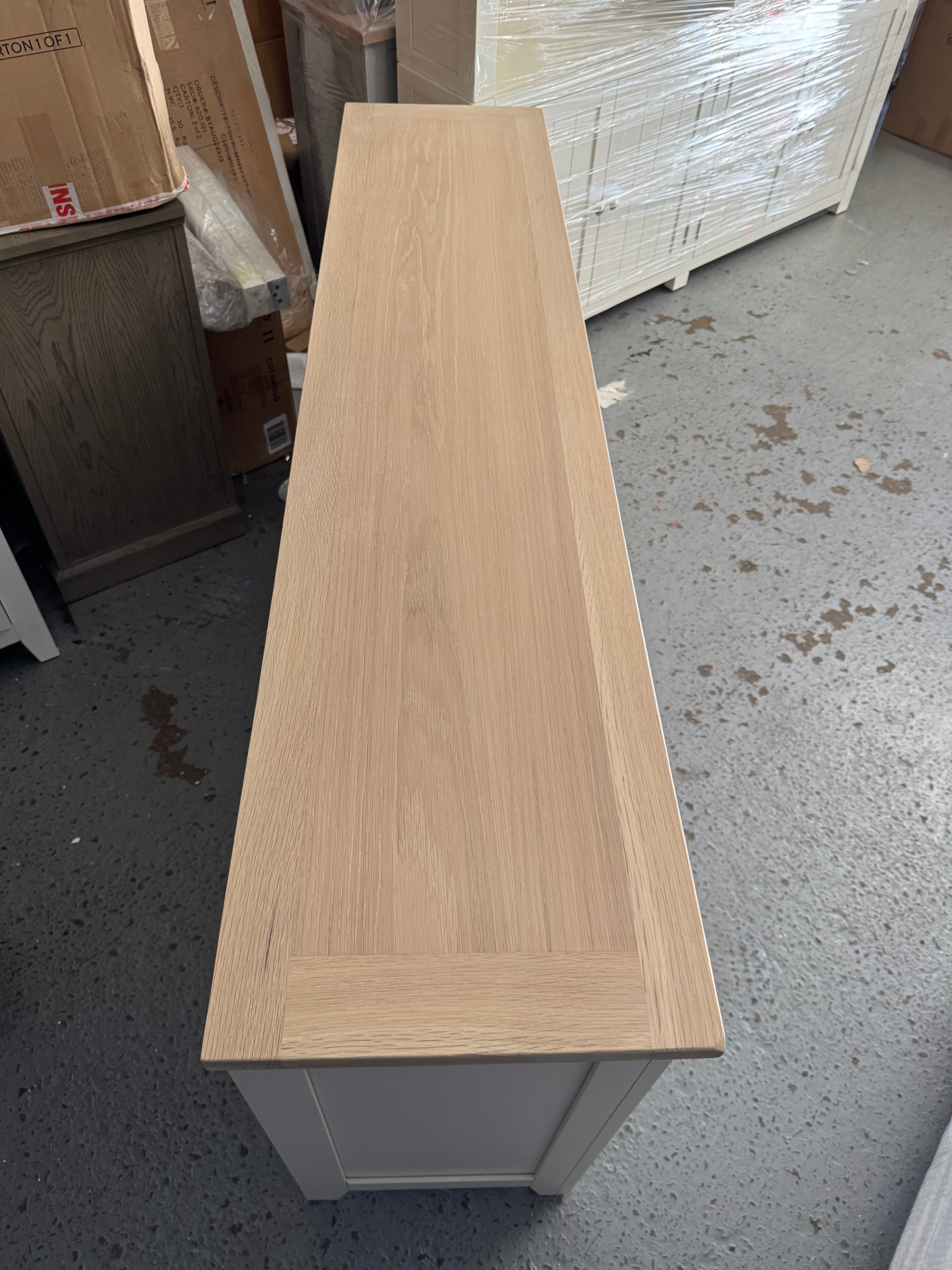 CHESTER CLASSIC CREAM
Extra Large Sideboard Quality Furniture Clearance Ltd