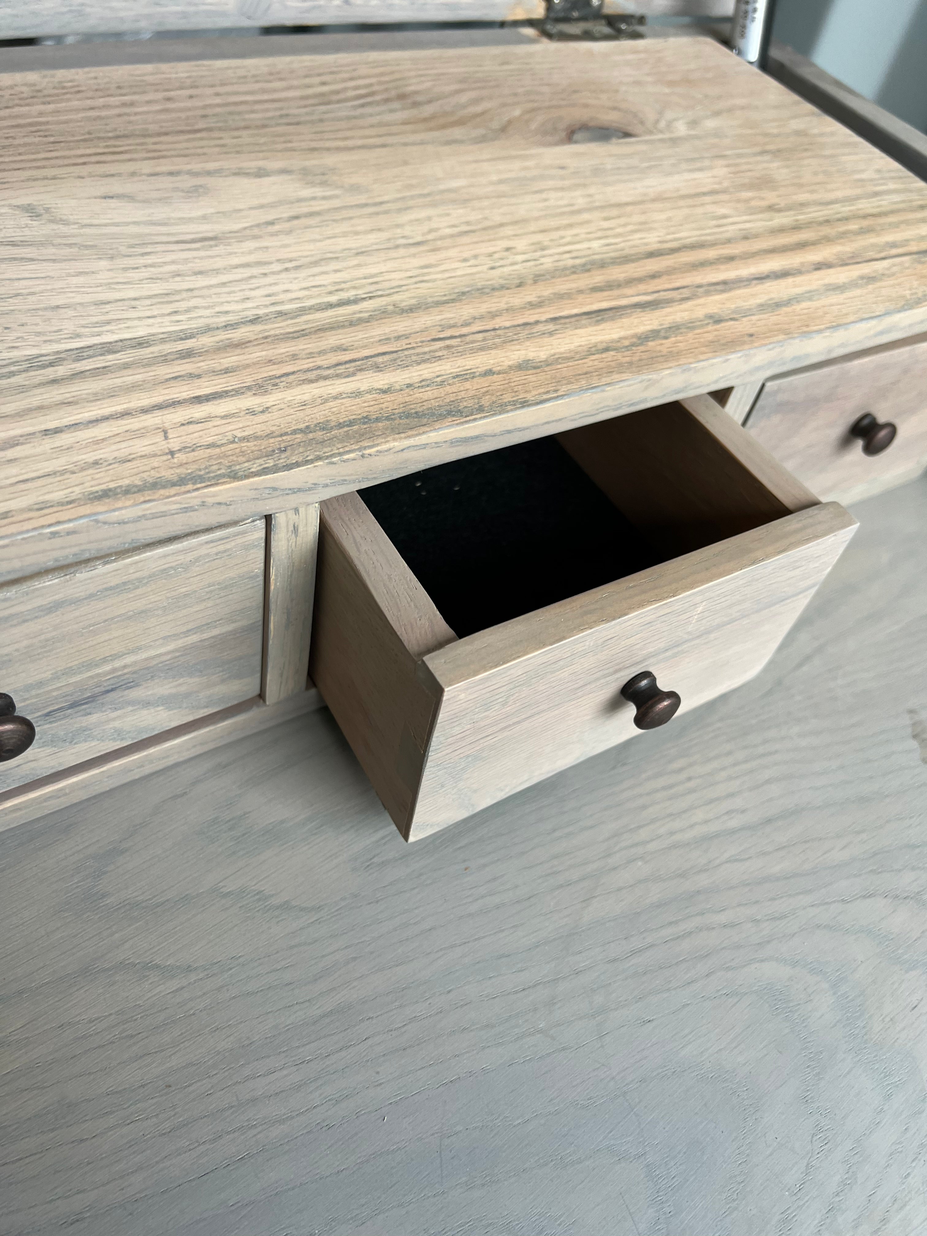 WINCHCOMBE SMOKED OAK
Vanity Tall Boy Quality Furniture Clearance Ltd