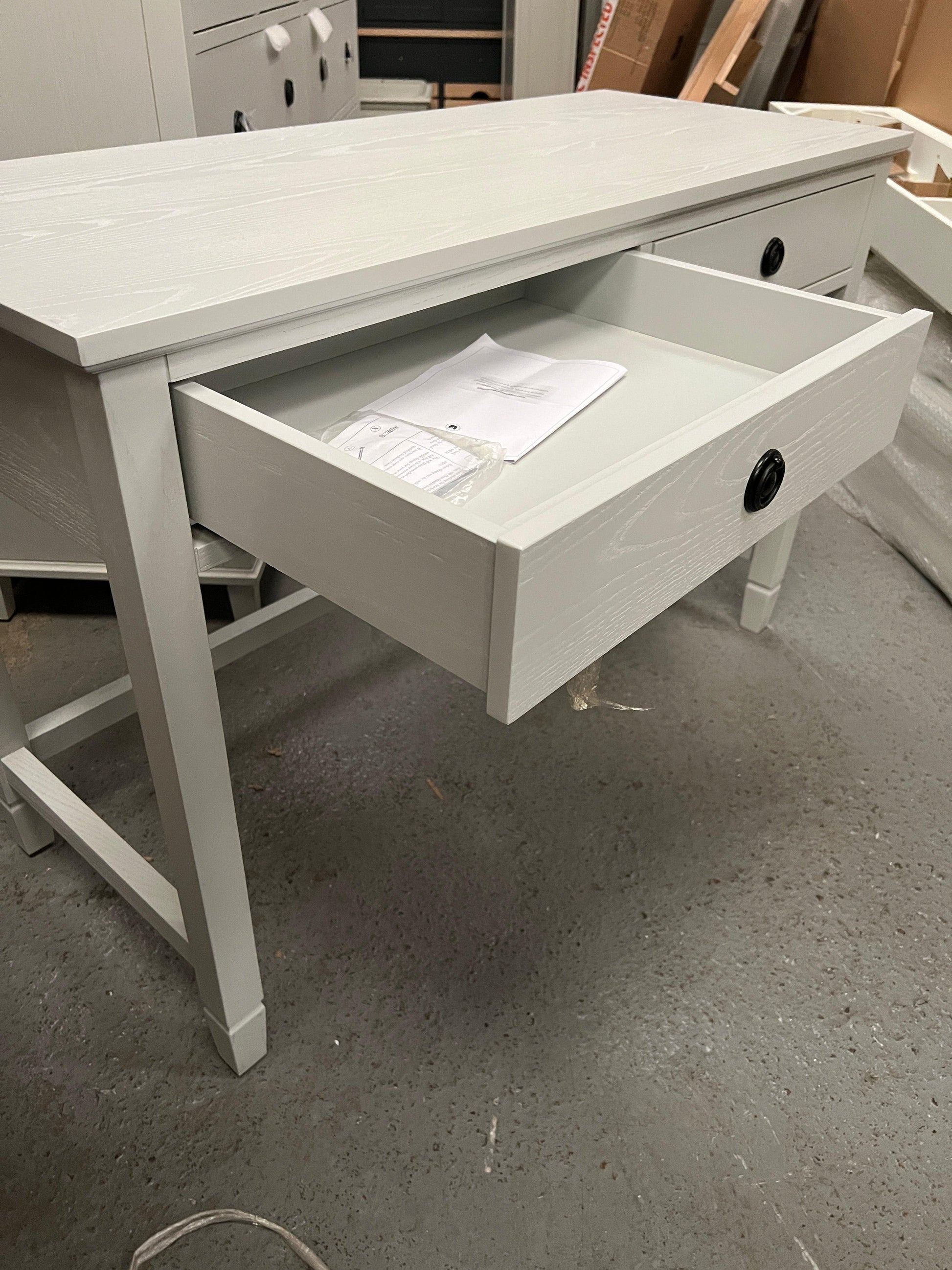 CHARLBURY MINERAL GREY
Dressing Table Quality Furniture Clearance Ltd