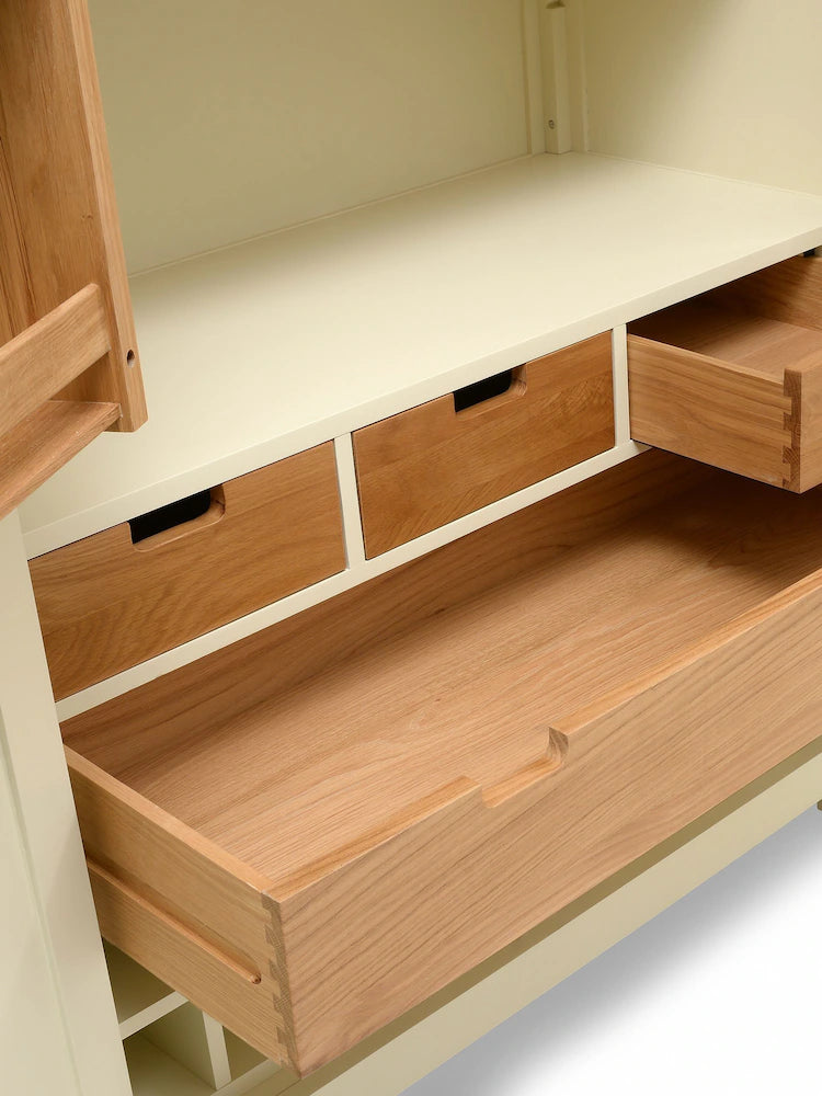 SUSSEX COTSWOLD CREAM
Double Larder Quality Furniture Clearance Ltd