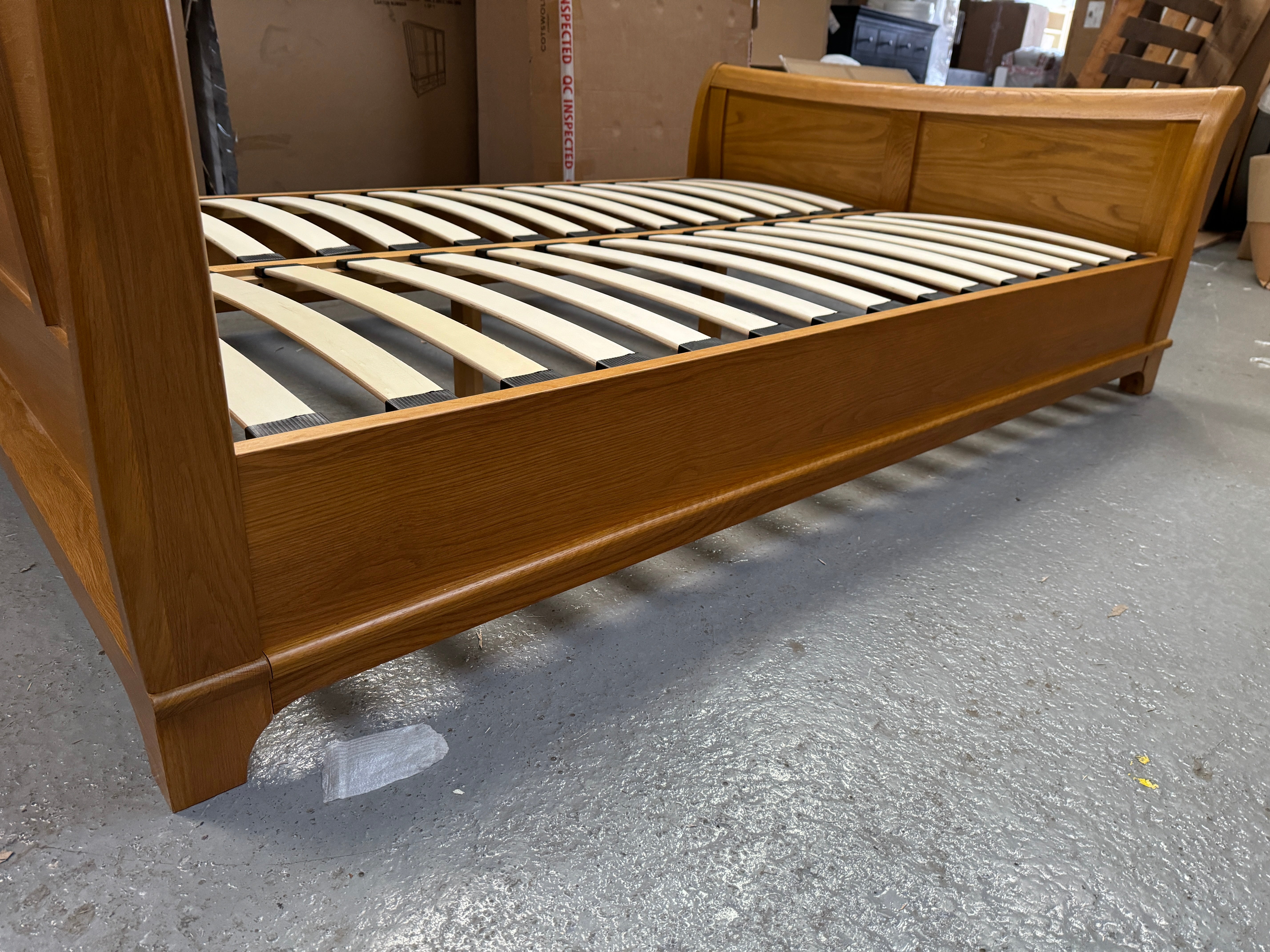 WINCHCOMBE OILED OAK
Double Sleigh Bed Quality Furniture Clearance Ltd