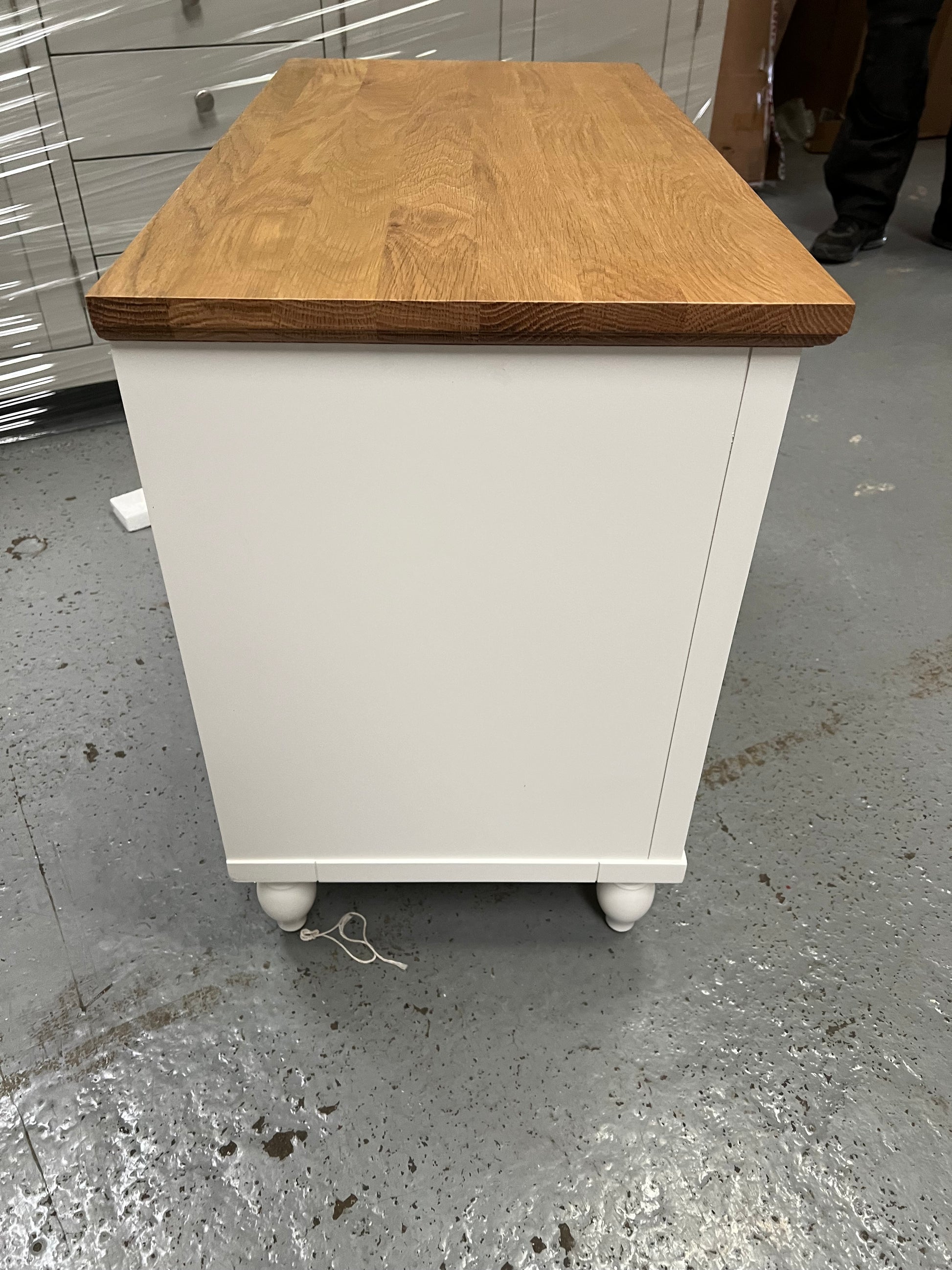 ELKSTONE PAINTED PARCHMENT
Large 3 Drawer Bedside Quality Furniture Clearance Ltd