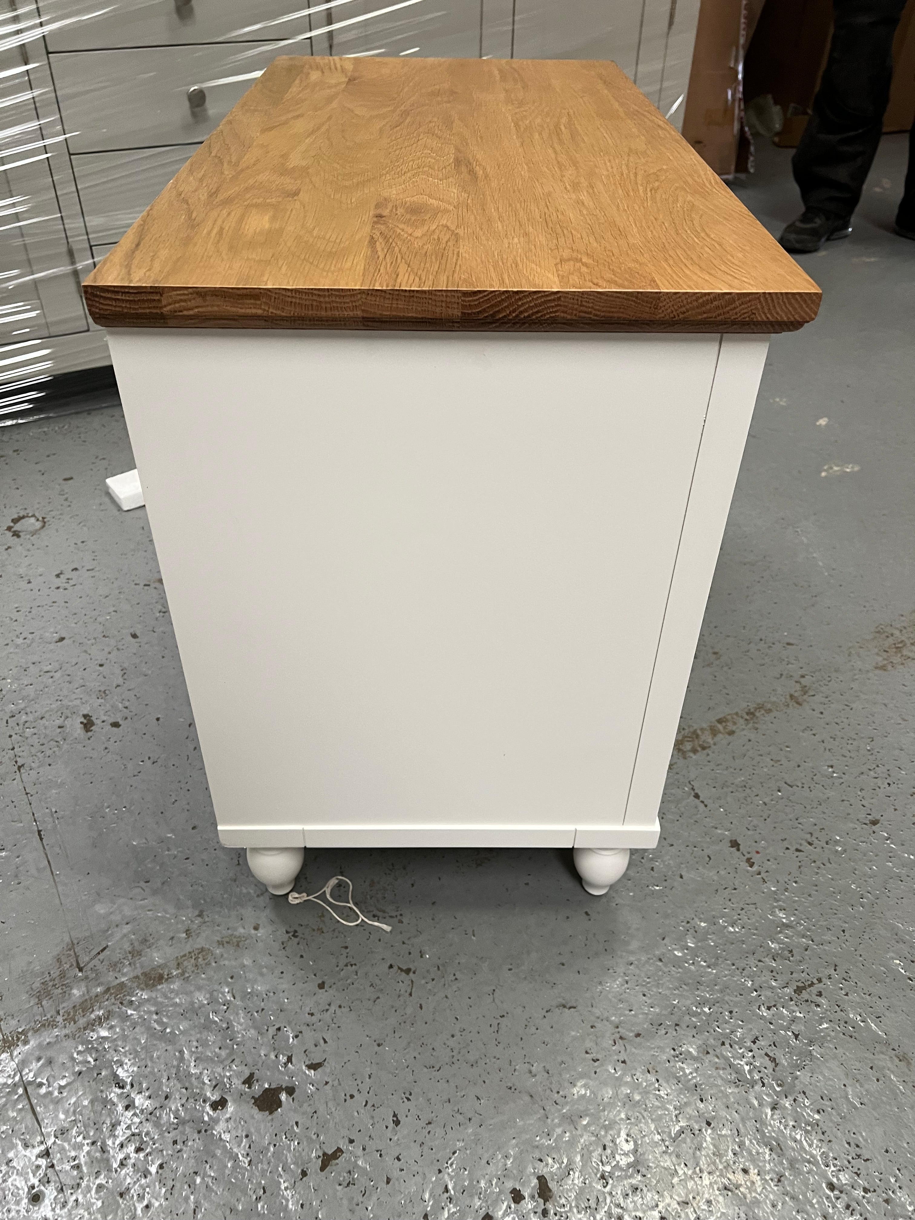 ELKSTONE PAINTED PARCHMENT
Large 3 Drawer Bedside Quality Furniture Clearance Ltd