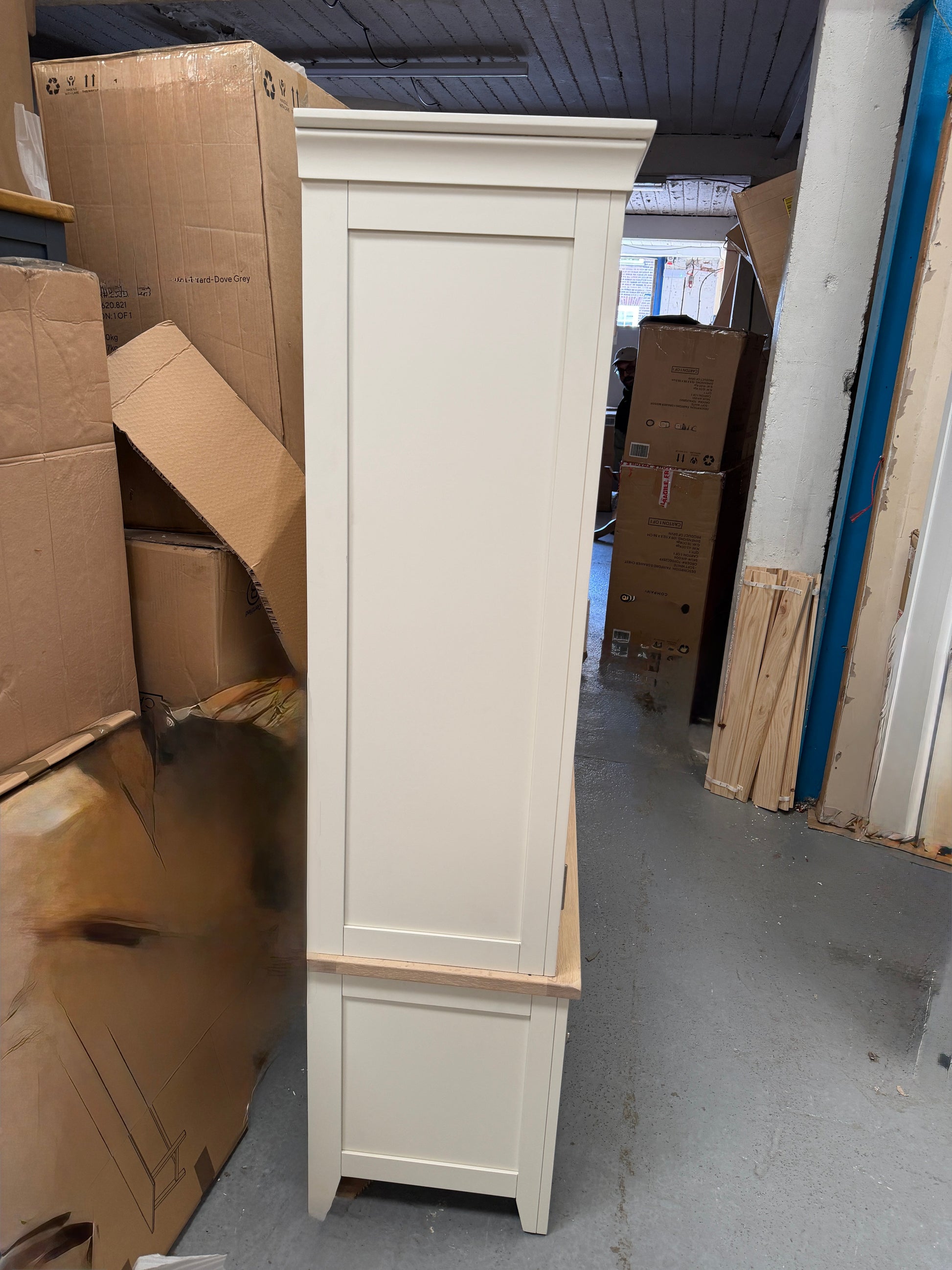 CHESTER CLASSIC CREAM
Double Larder Quality Furniture Clearance Ltd