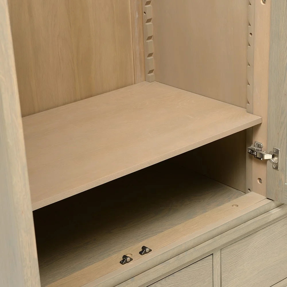BIBURY SMOKED OAK
Triple Wardrobe Quality Furniture Clearance Ltd