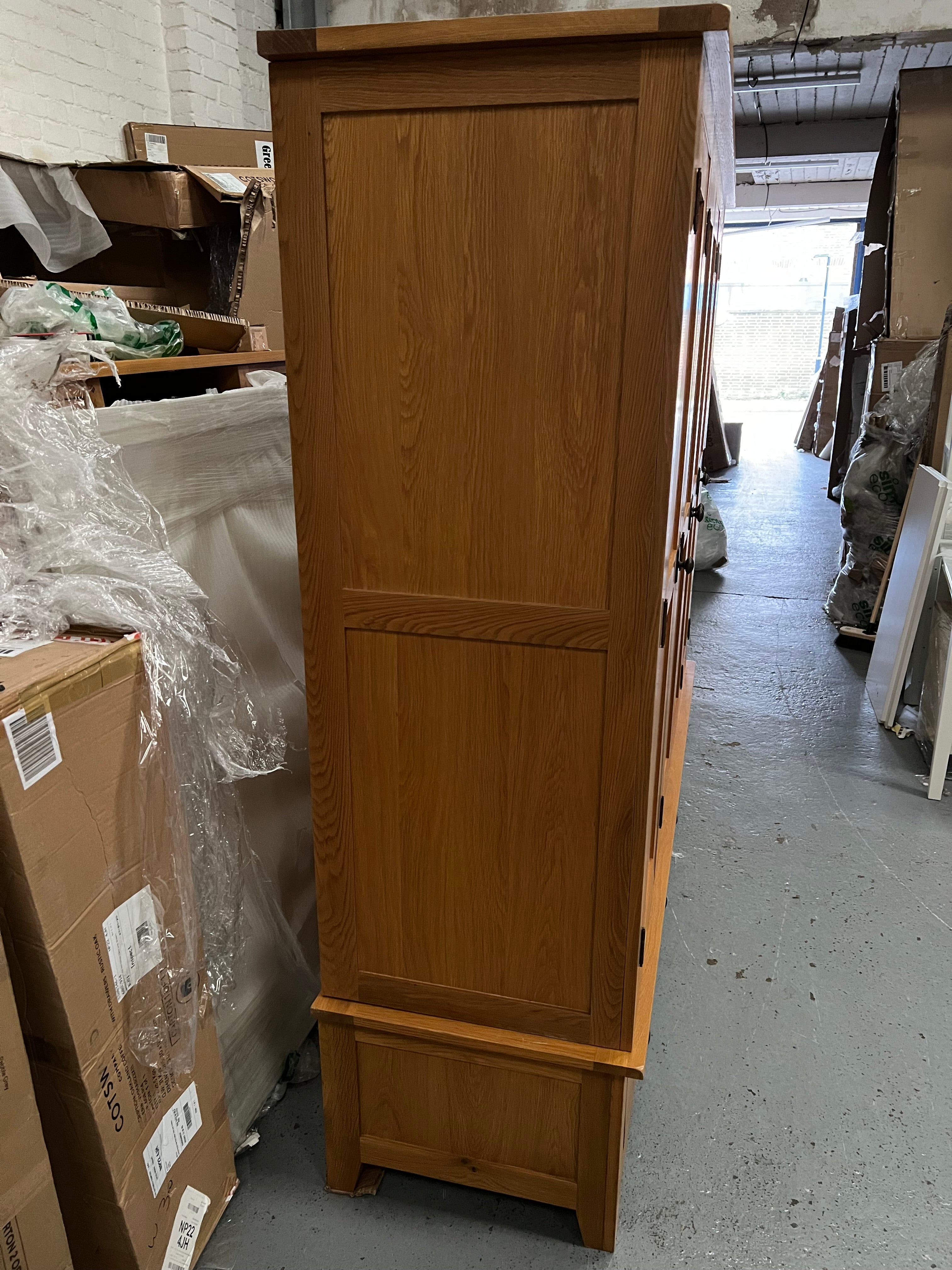 OAKLAND RUSTIC OAK
Four Door Wardrobe
