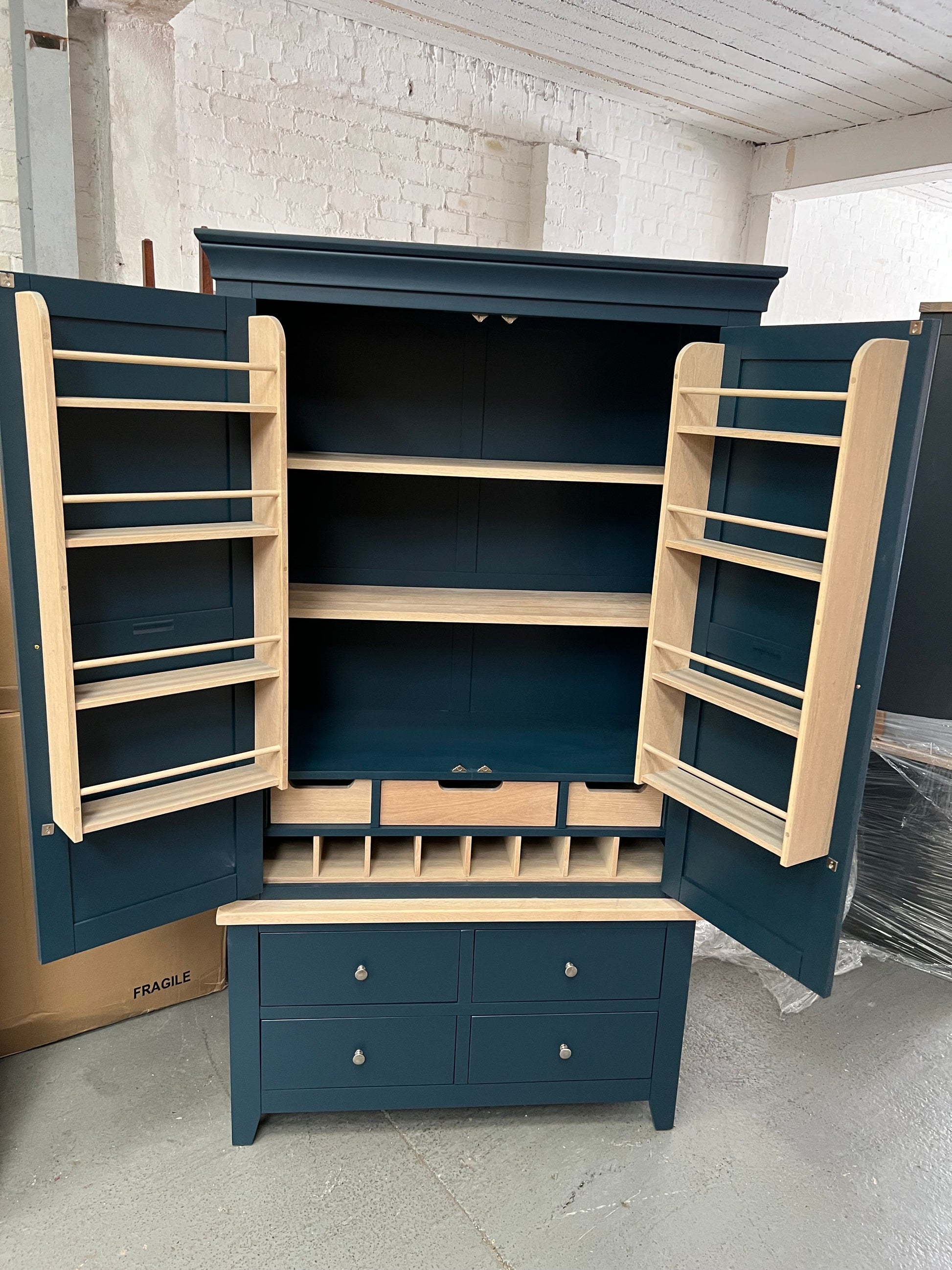 CHESTER MIDNIGHT BLUE
Double Larder Quality Furniture Clearance Ltd