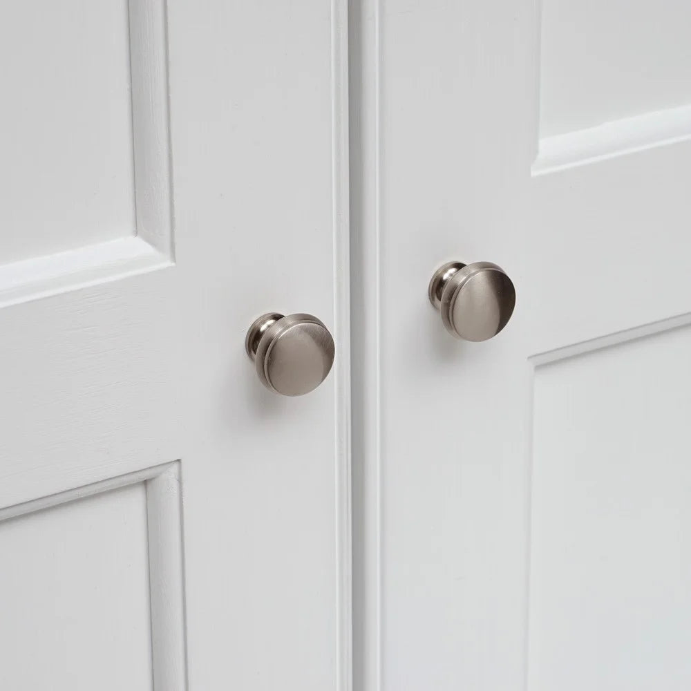 FAIRFORD SOFT WHITE
Double Wardrobe Quality Furniture Clearance Ltd