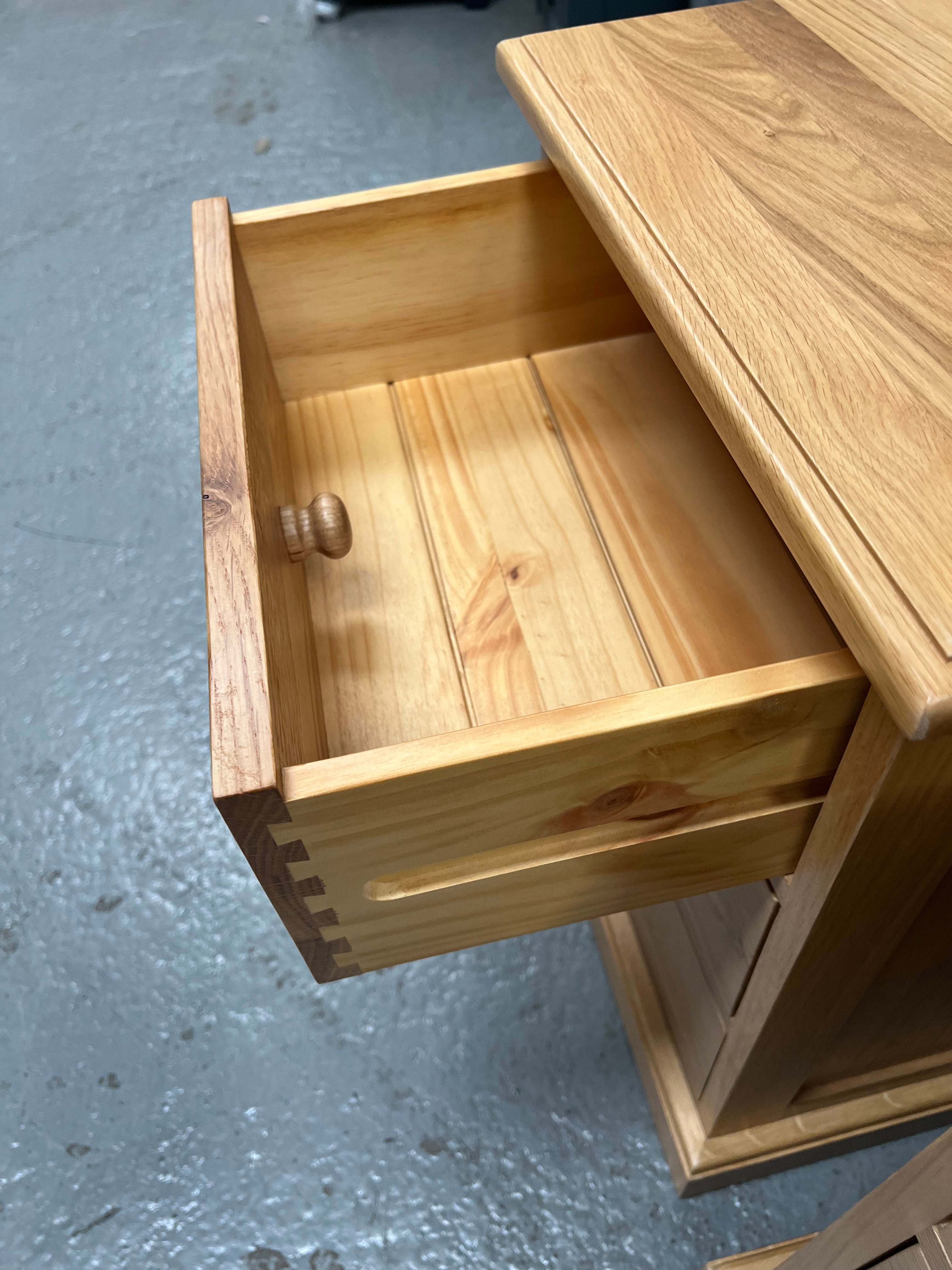 Set of 2 APPLEBY LIGHT OAK 3 Drawer Bedside Tables Quality Furniture Clearance Ltd