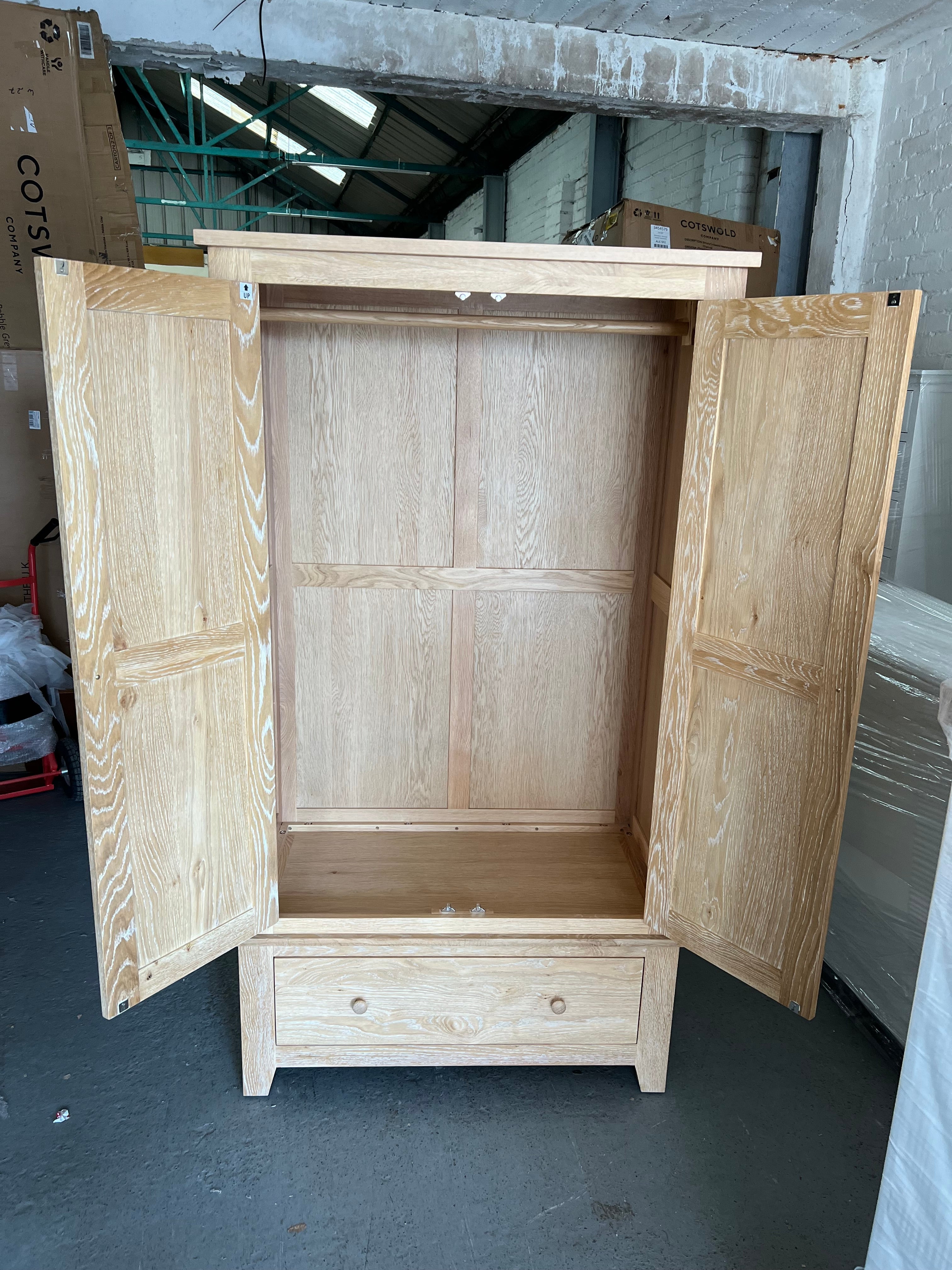 INGLESHAM WHITEWASH OAK
Double Wardrobe Quality Furniture Clearance Ltd